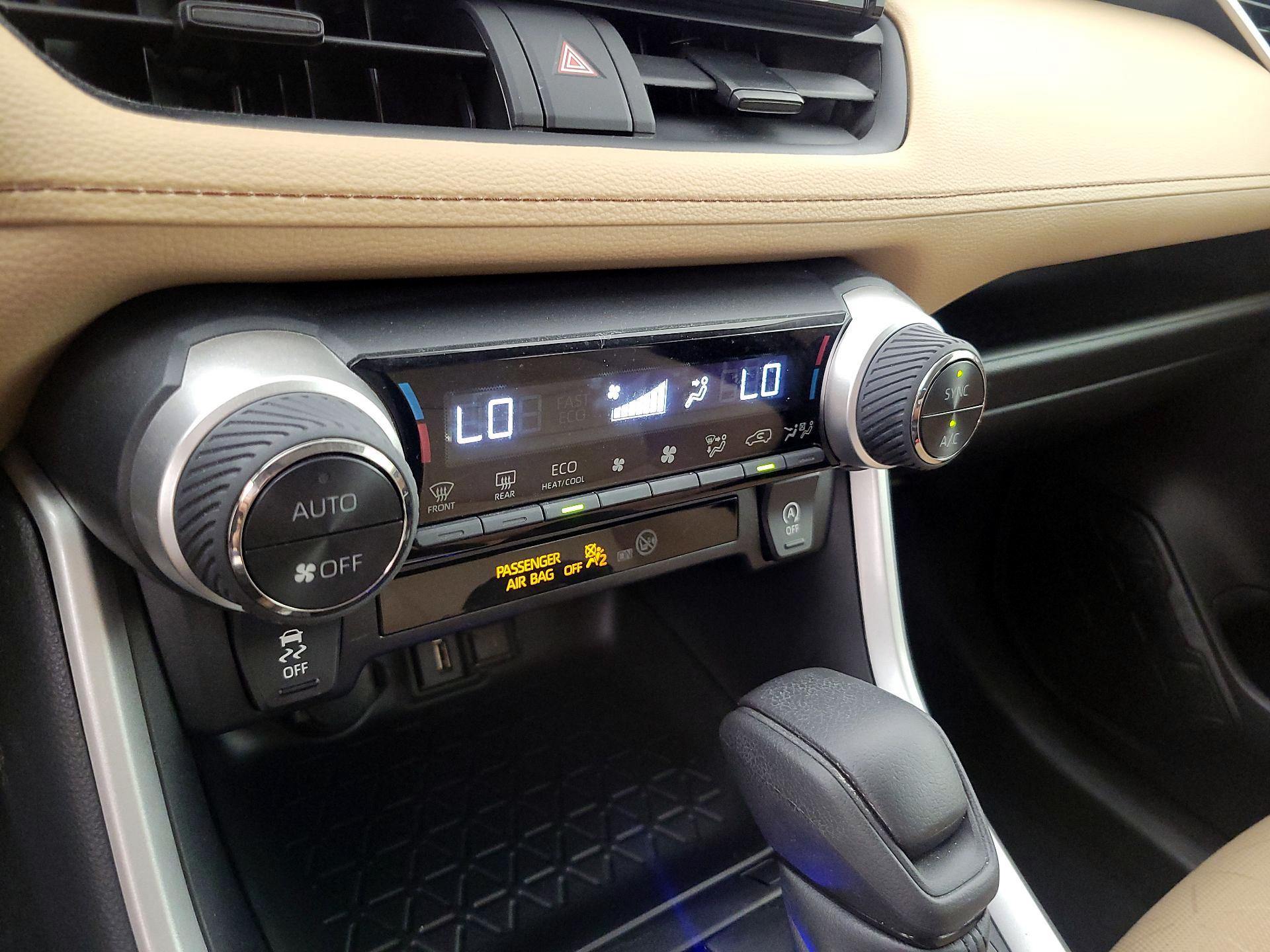 Thumbnail: 2021 Toyota RAV4 - 16