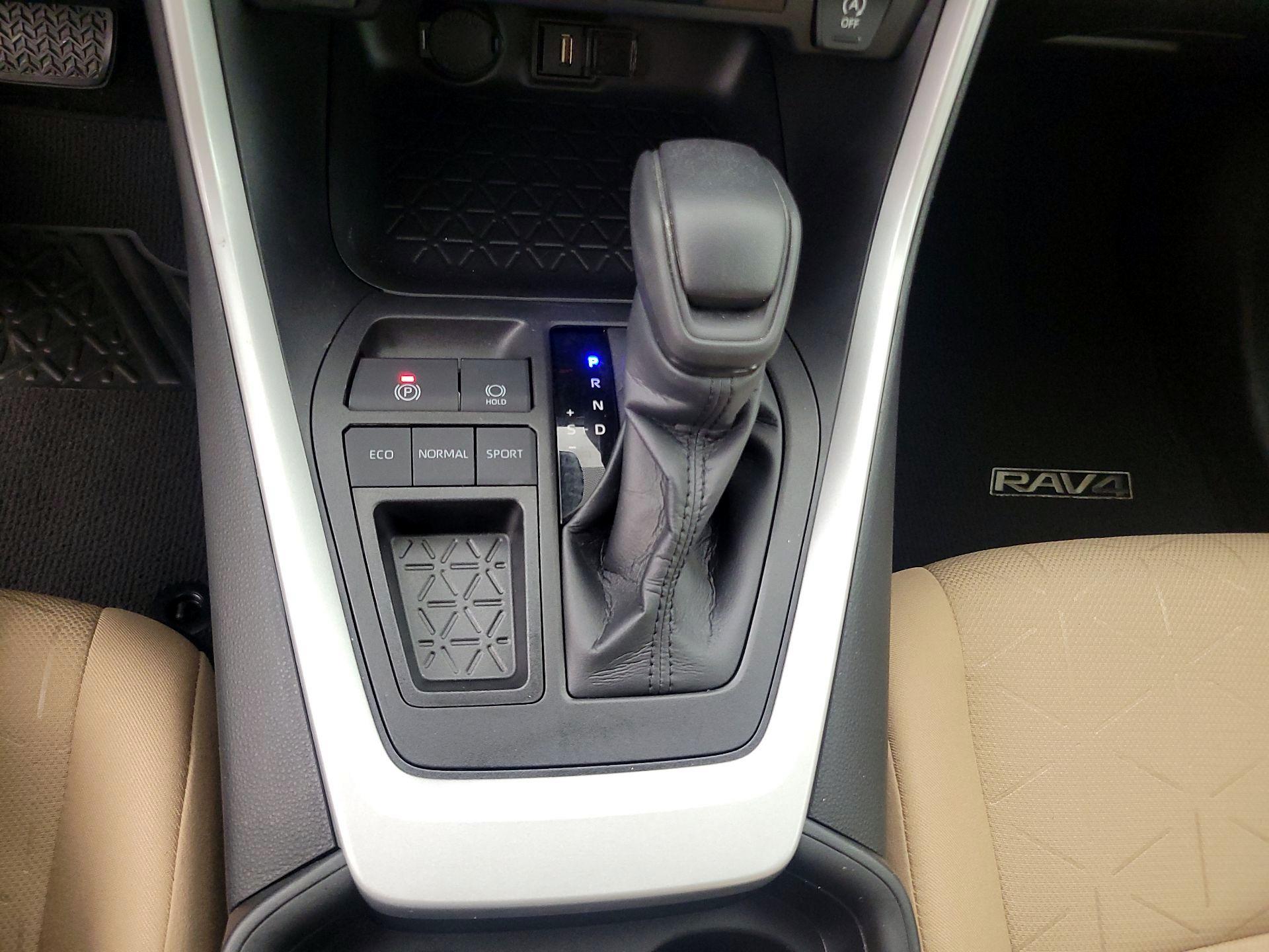 Thumbnail: 2021 Toyota RAV4 - 17