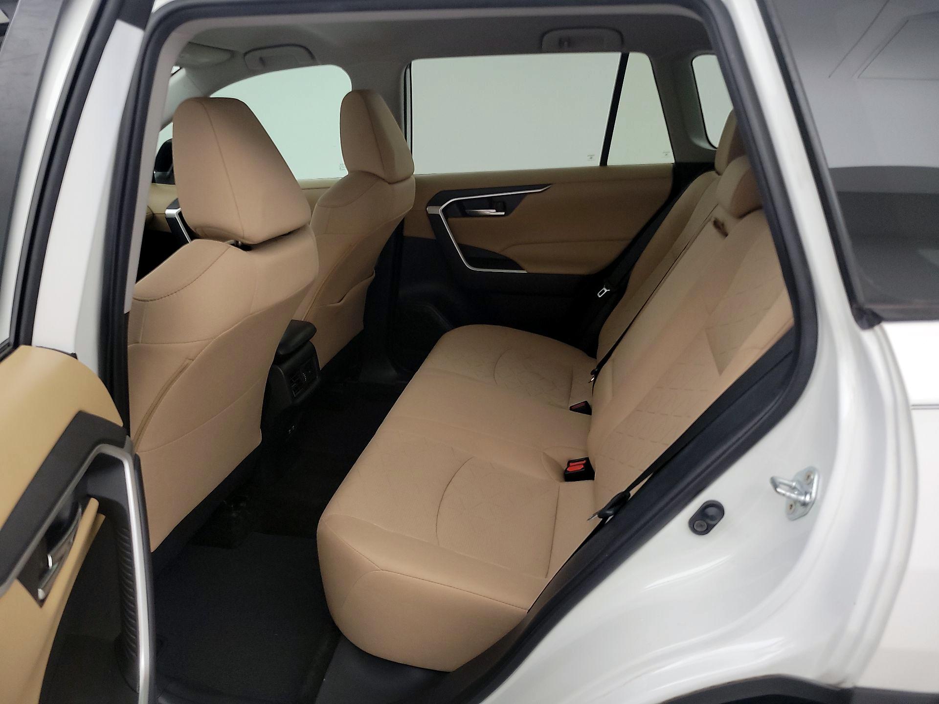 Thumbnail: 2021 Toyota RAV4 - 19