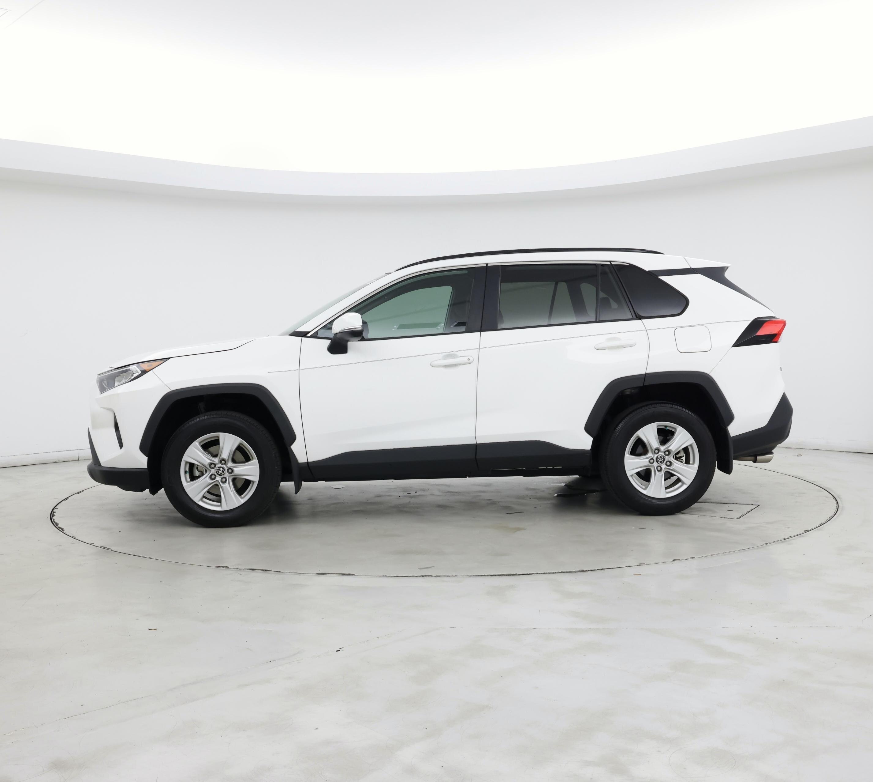 Thumbnail: 2021 Toyota RAV4 - 3