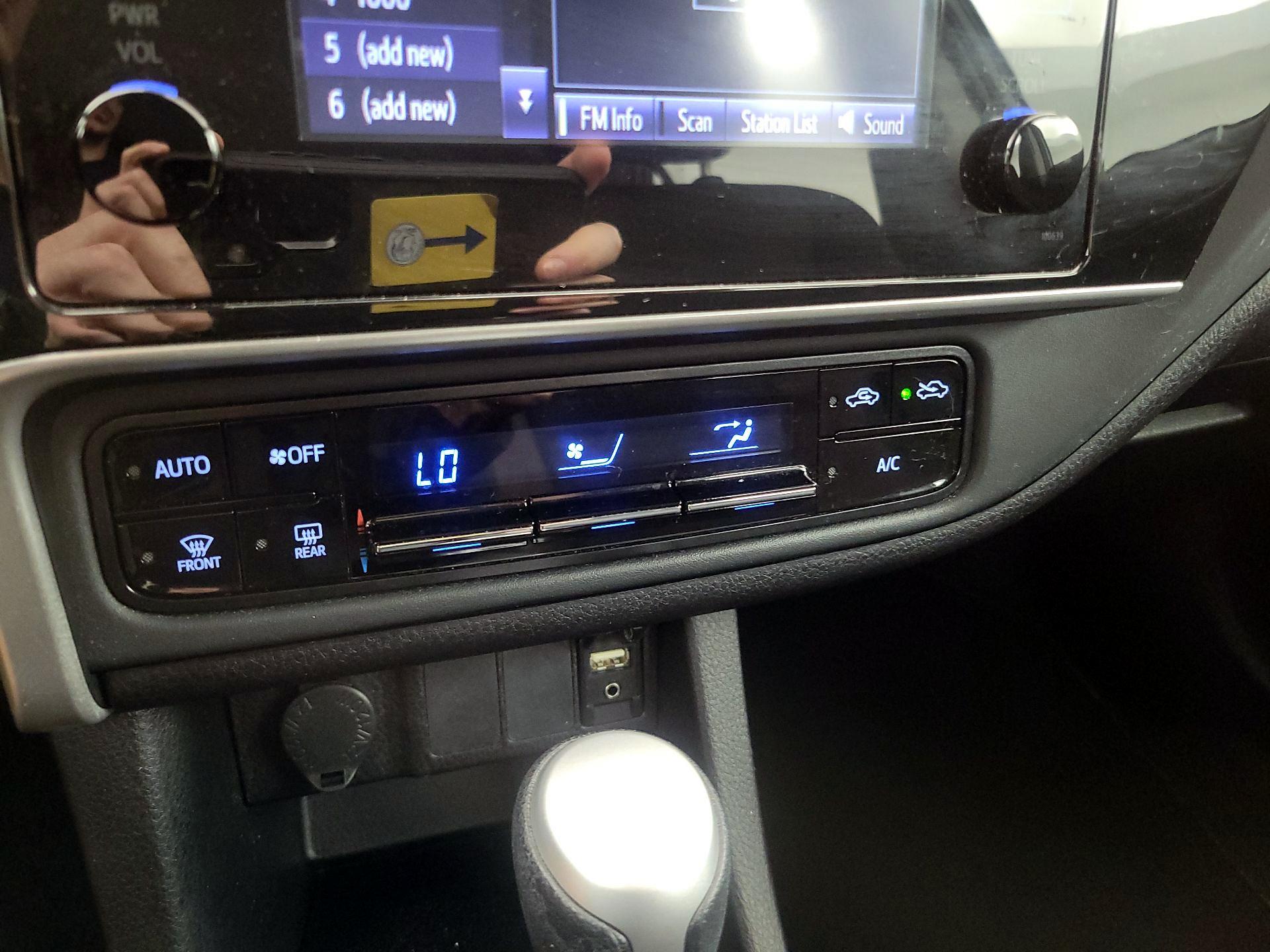 Thumbnail: 2019 Toyota Corolla - 16
