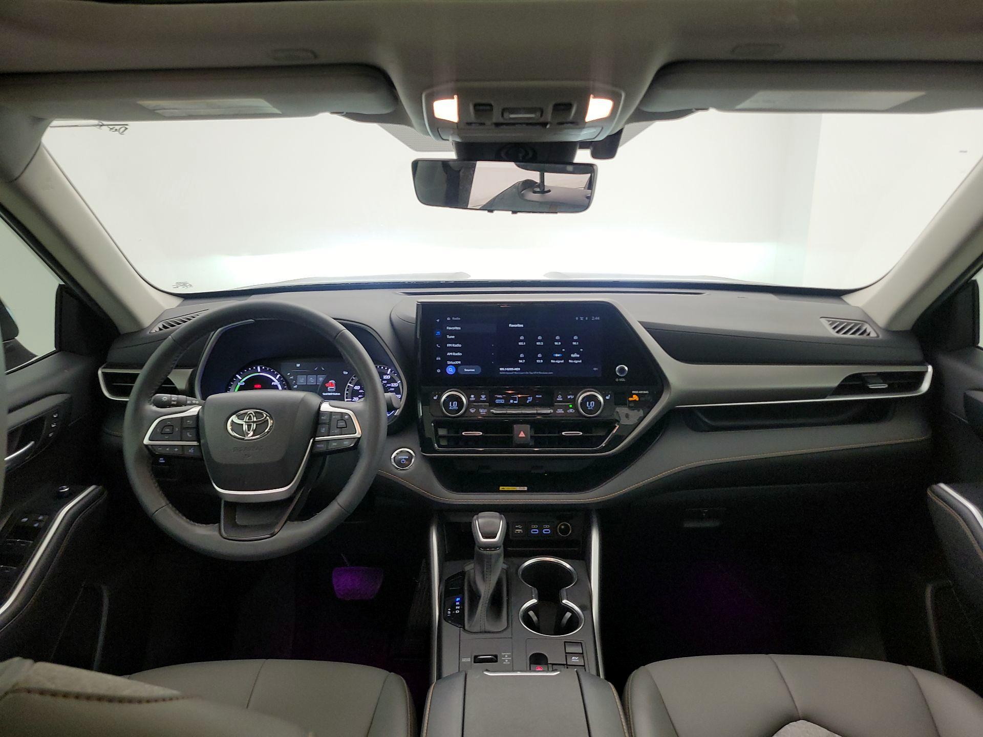 Thumbnail: 2023 Toyota Highlander - 9