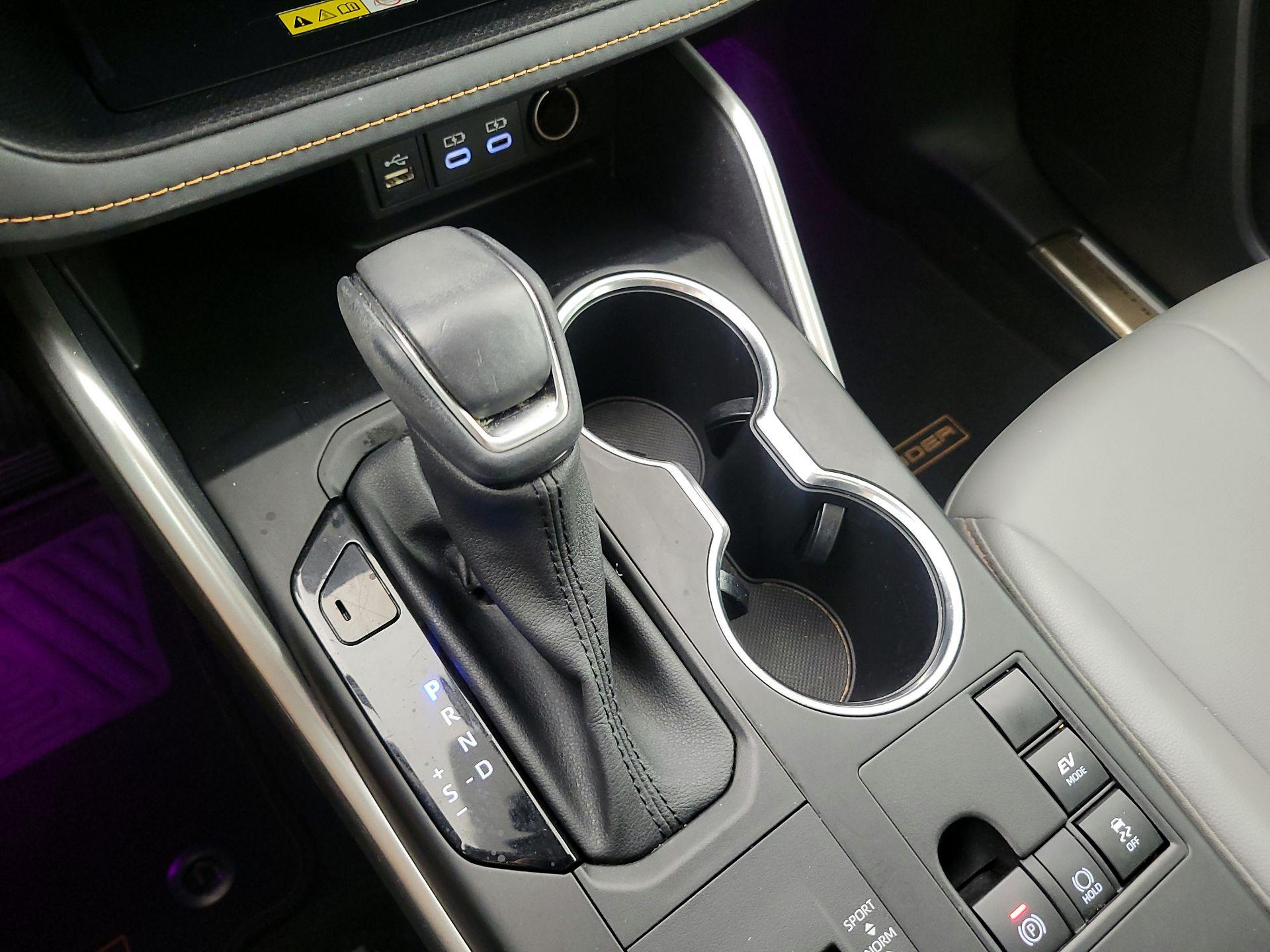Thumbnail: 2023 Toyota Highlander - 17