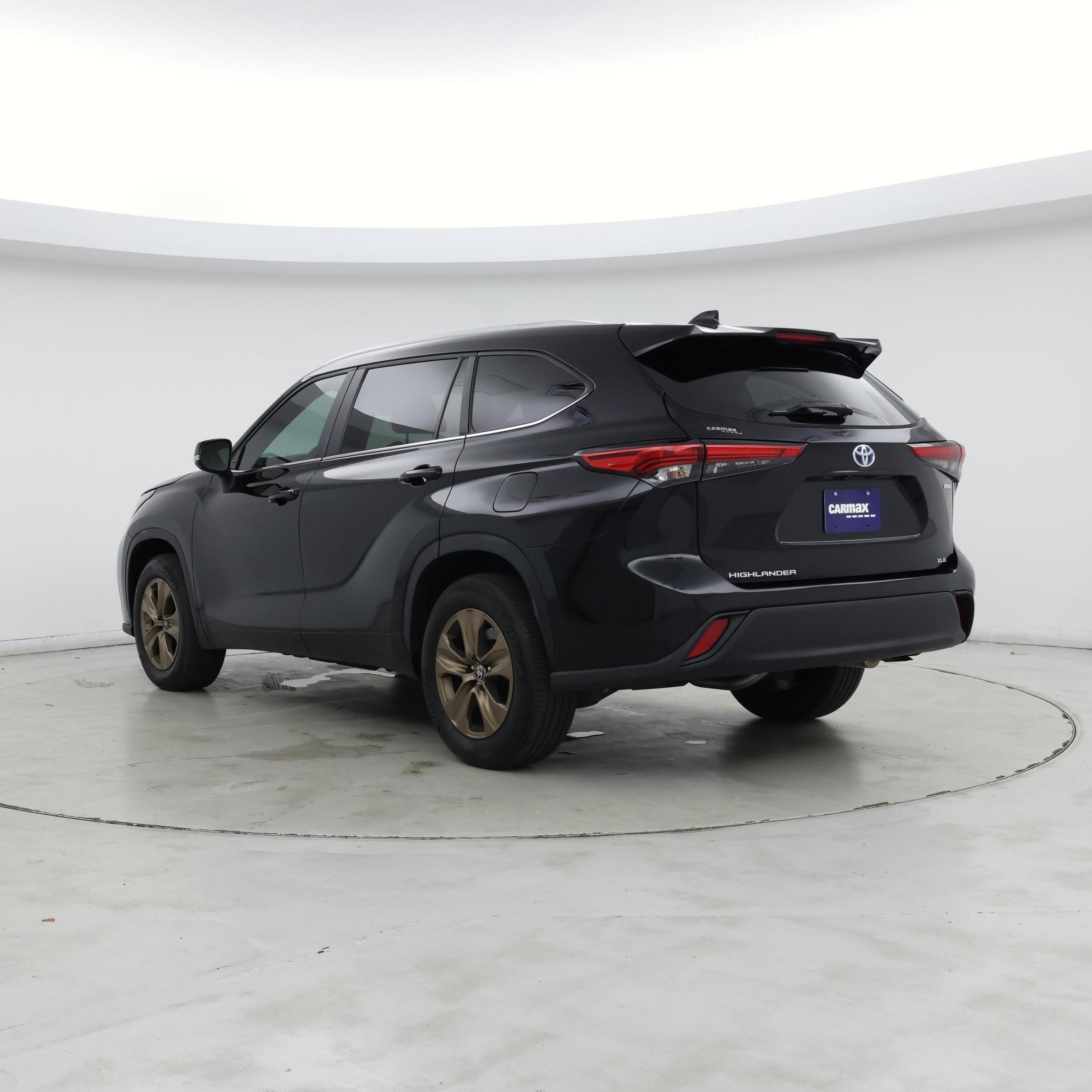 Thumbnail: 2023 Toyota Highlander - 2