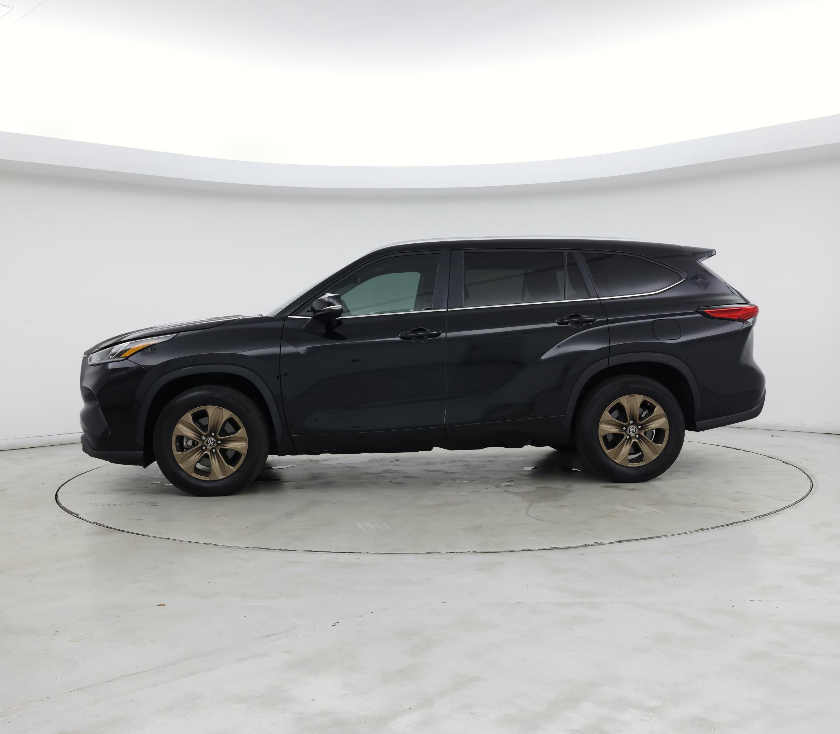 Thumbnail: 2023 Toyota Highlander - 3