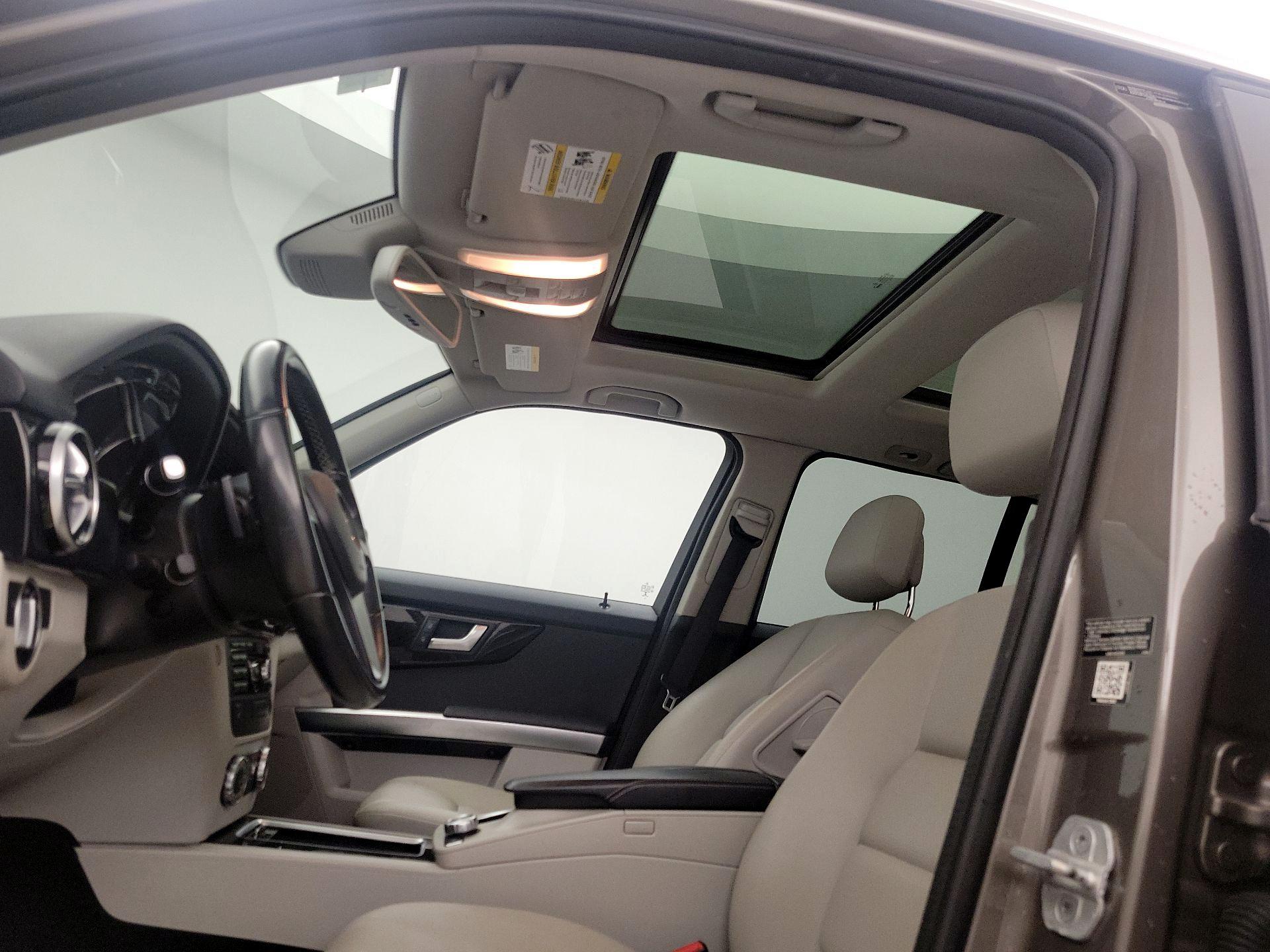 Thumbnail: 2015 Mercedes-Benz GLK - 19
