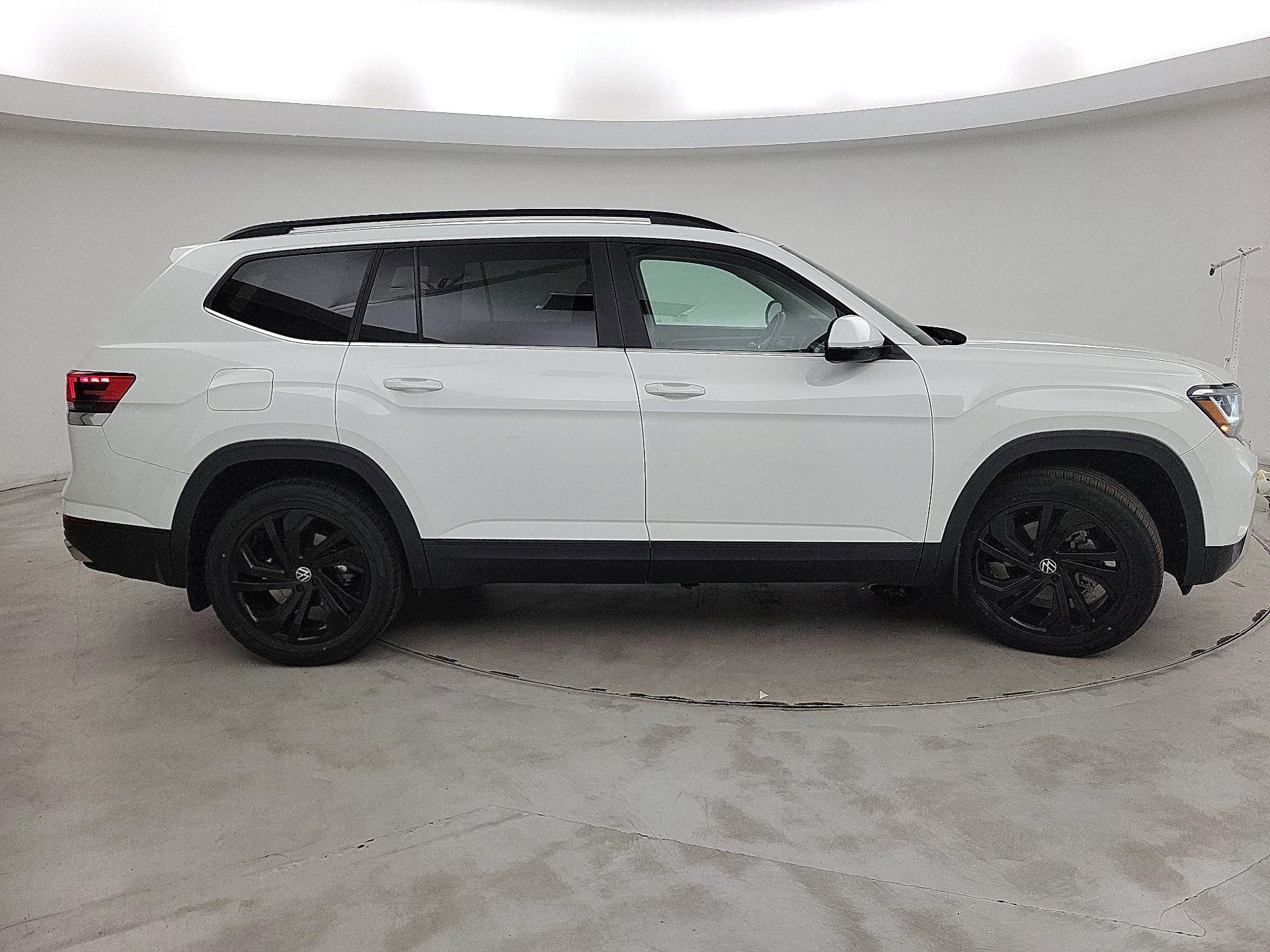 Thumbnail: 2022 Volkswagen Atlas - 4