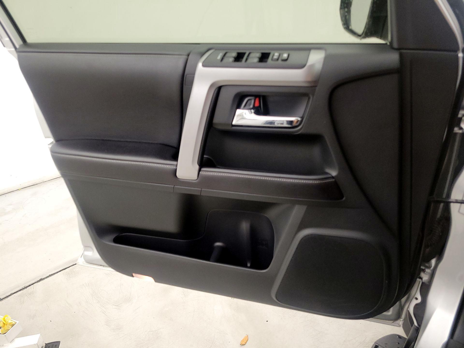 Thumbnail: 2016 Toyota 4Runner - 12