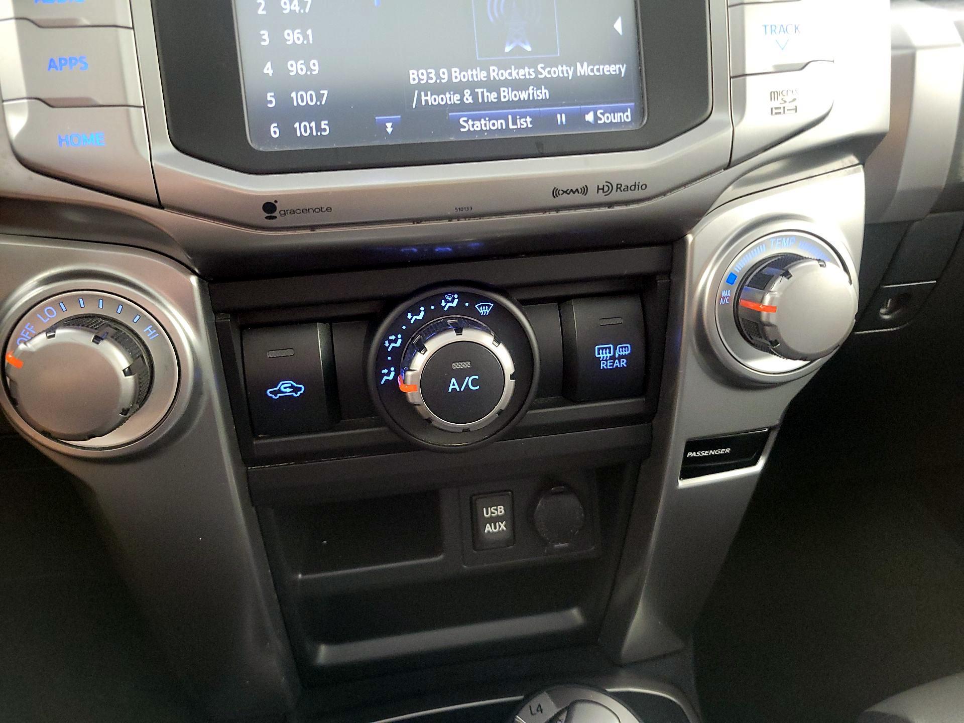 Thumbnail: 2016 Toyota 4Runner - 17
