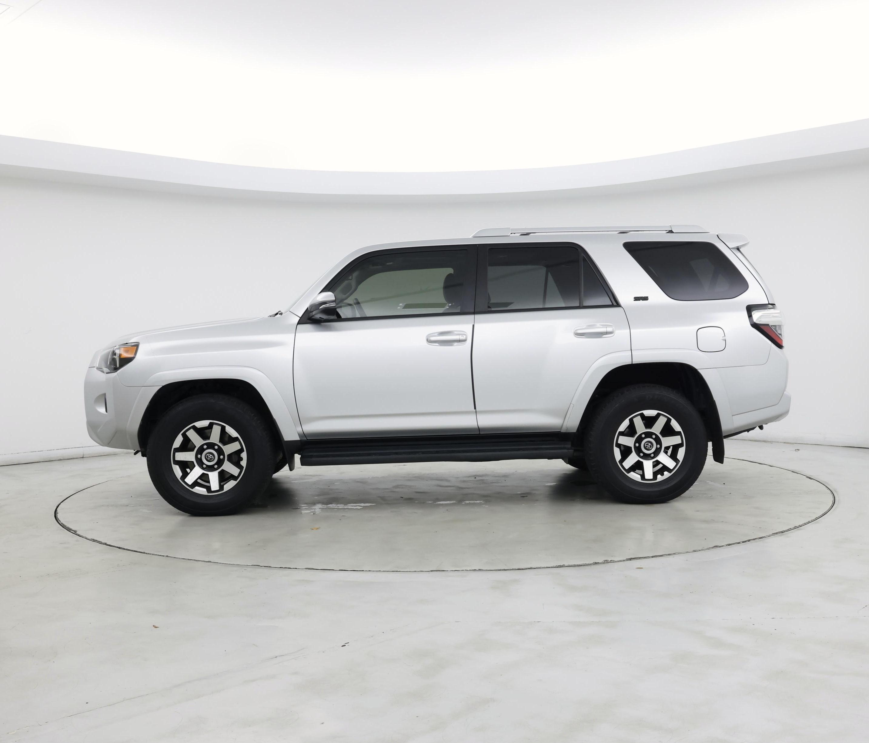 Thumbnail: 2016 Toyota 4Runner - 3