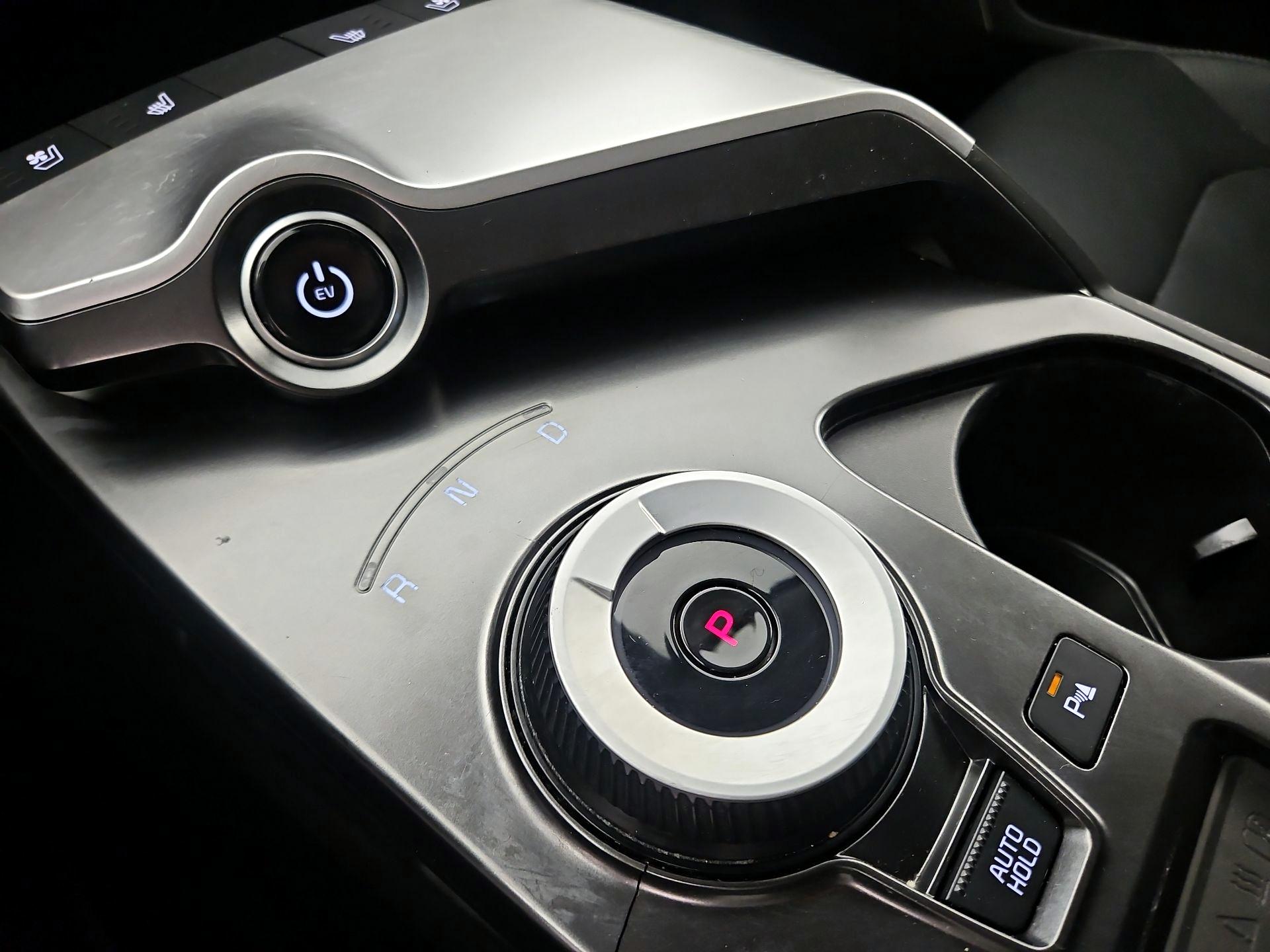 Thumbnail: 2022 Kia EV6 - 18