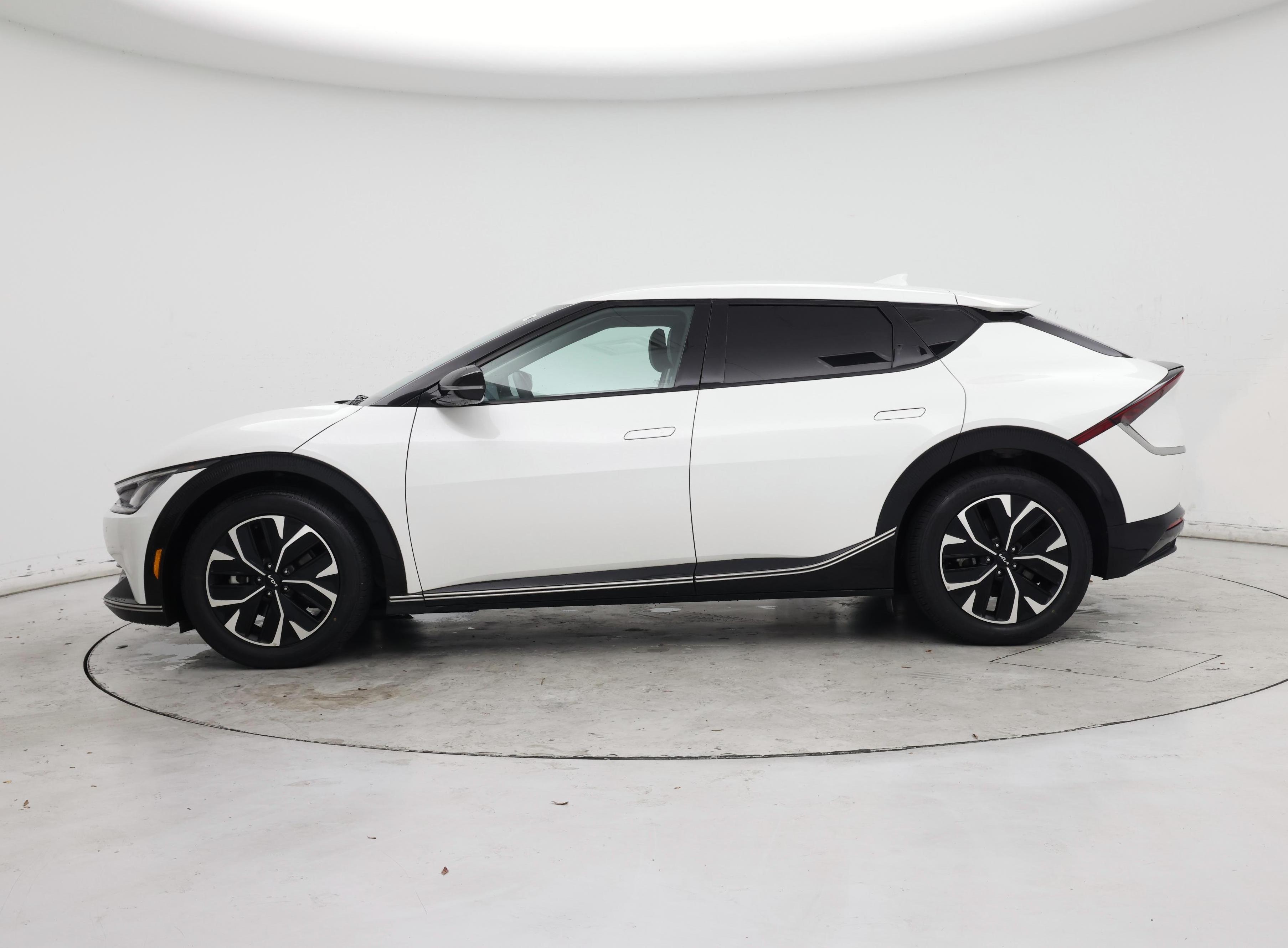 Thumbnail: 2022 Kia EV6 - 3