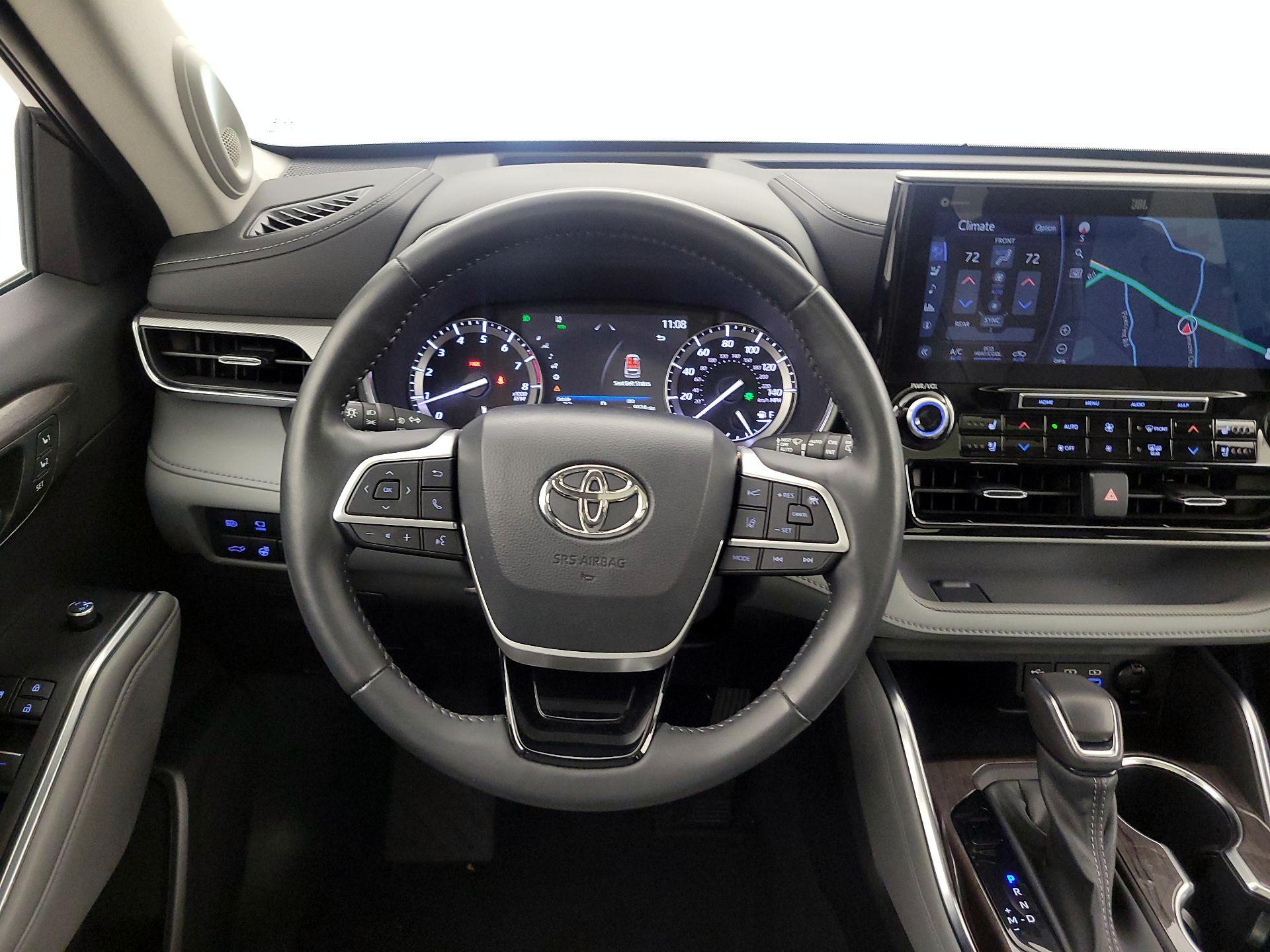 Thumbnail: 2022 Toyota Highlander - 10