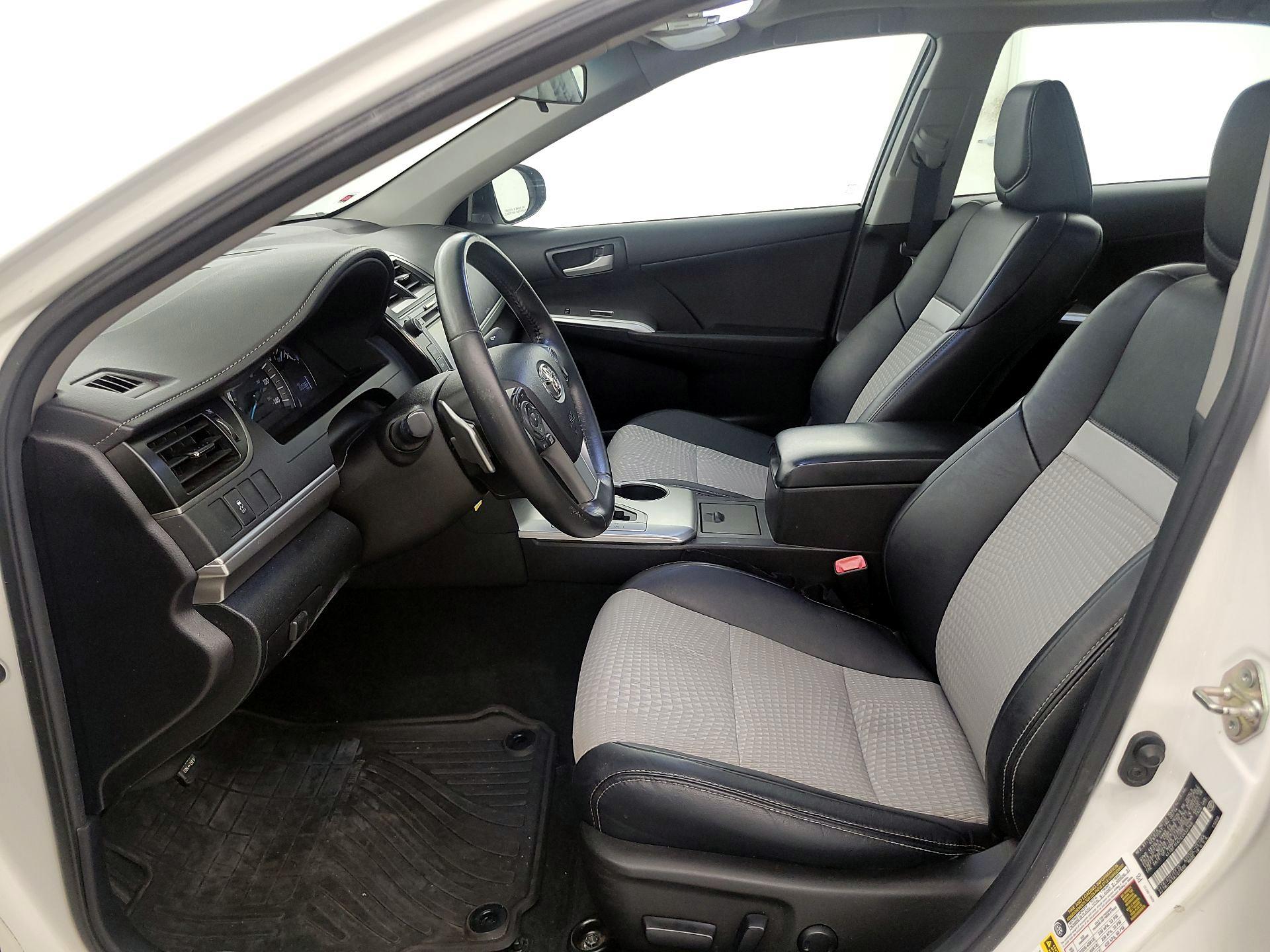 Thumbnail: 2014 Toyota Camry - 9