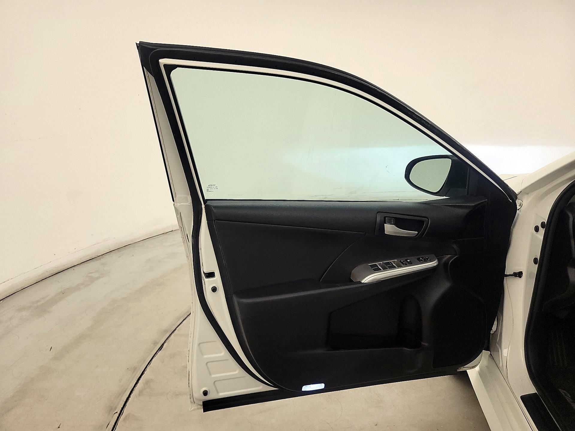 Thumbnail: 2014 Toyota Camry - 10