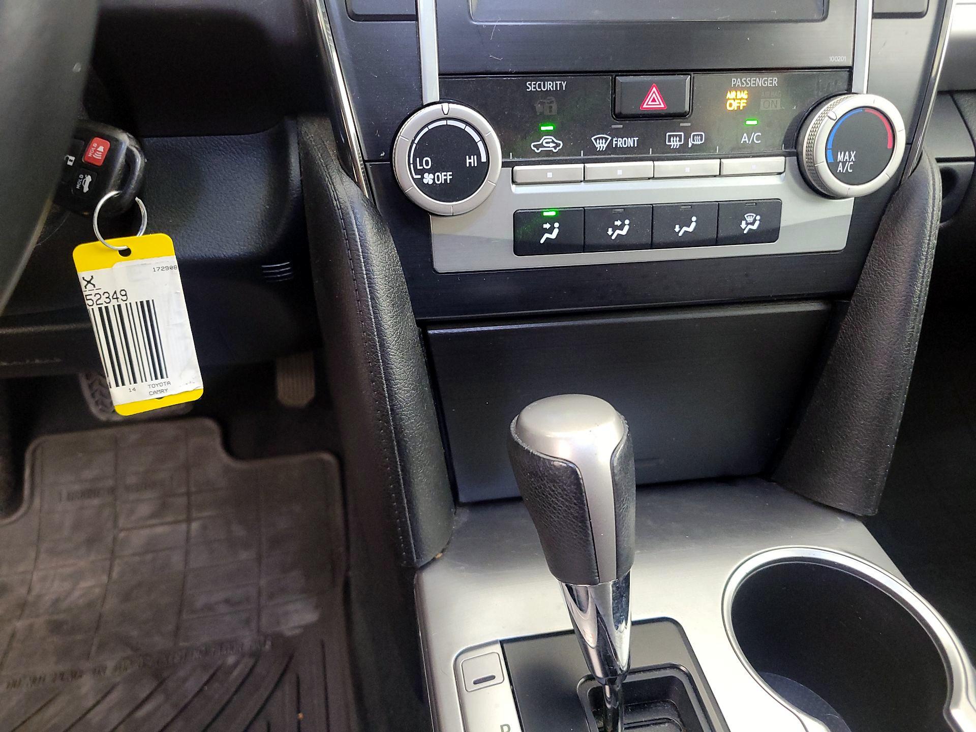 Thumbnail: 2014 Toyota Camry - 14