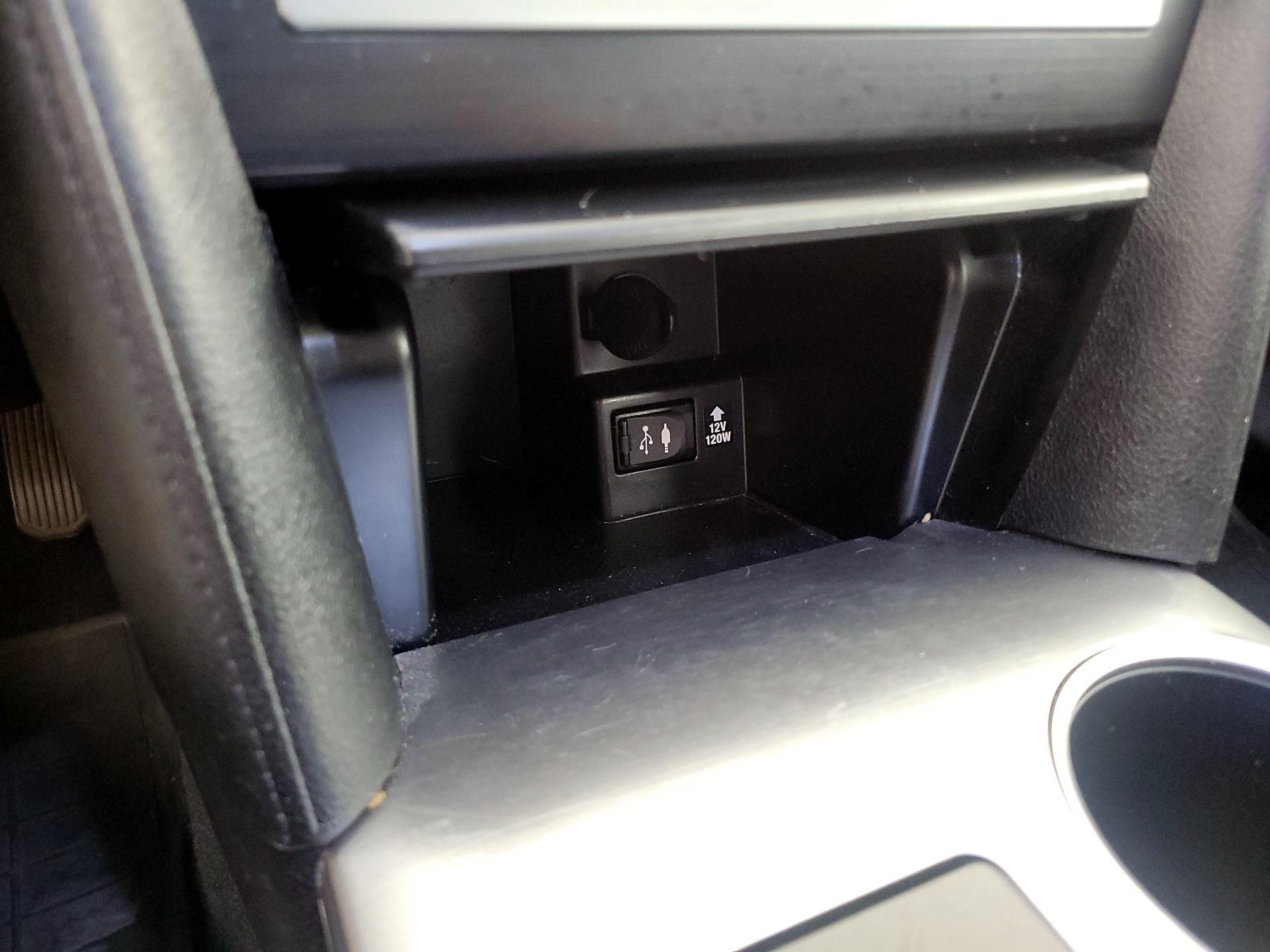Thumbnail: 2014 Toyota Camry - 16