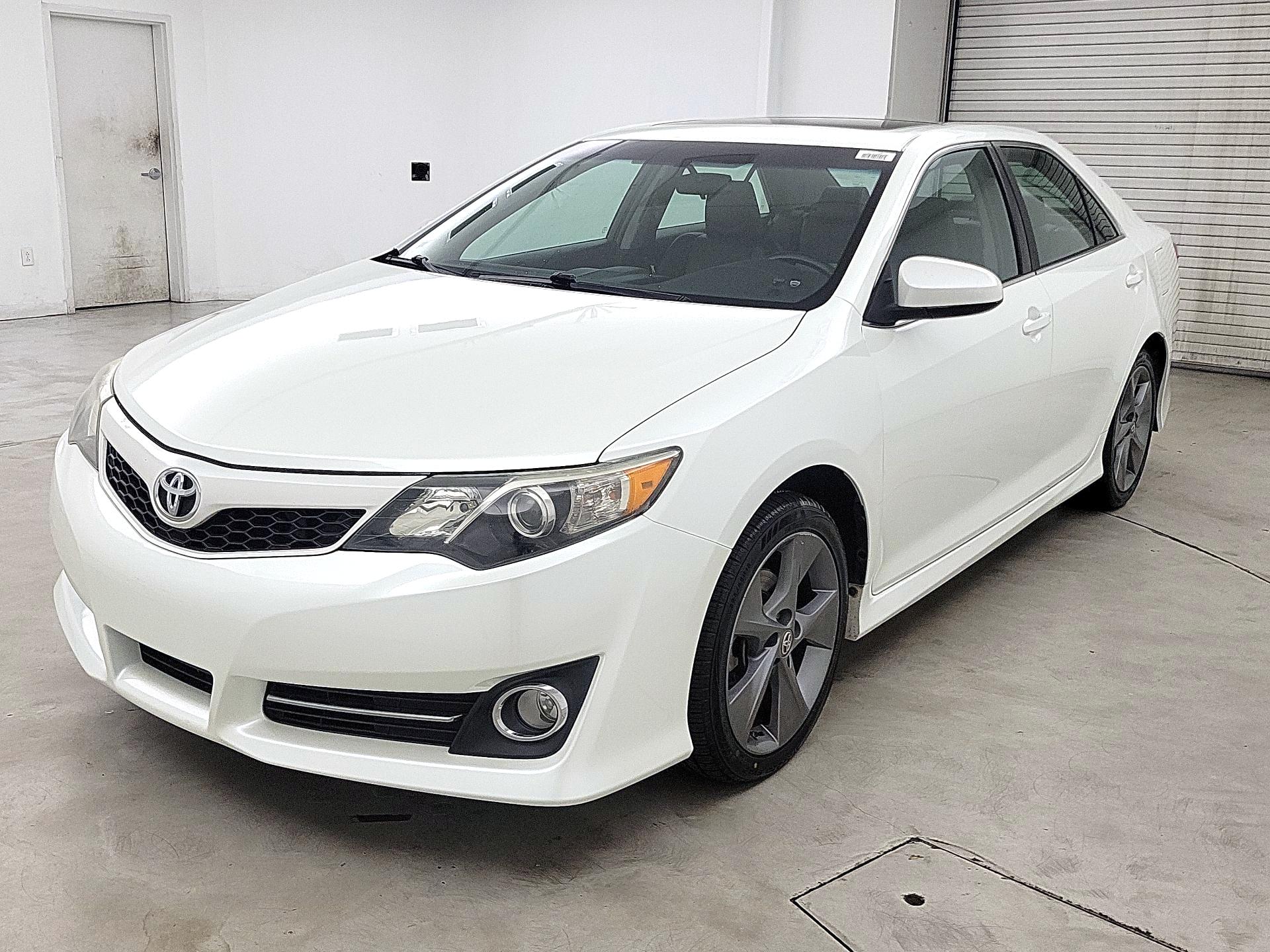 Thumbnail: 2014 Toyota Camry - 3