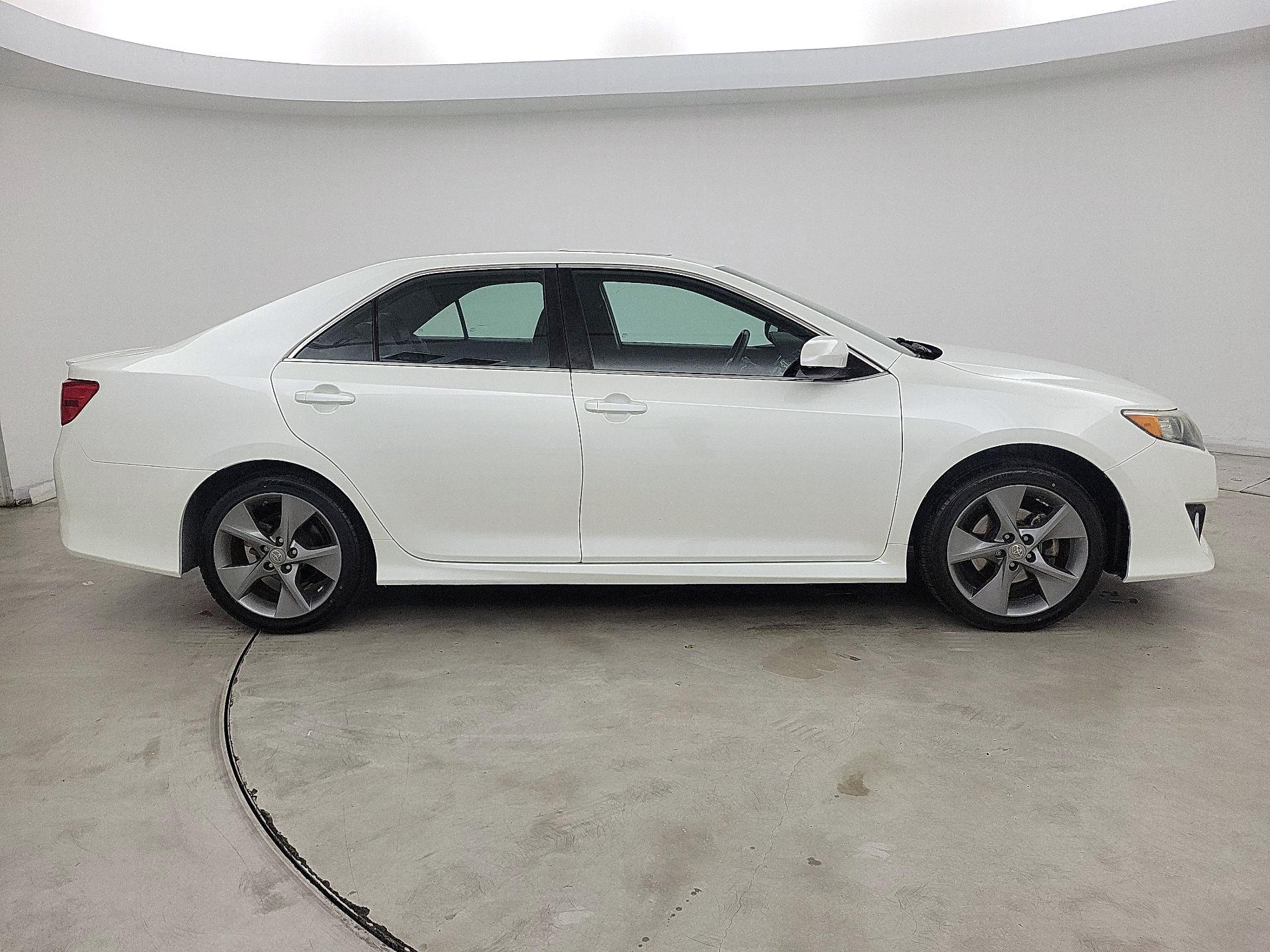 Thumbnail: 2014 Toyota Camry - 4