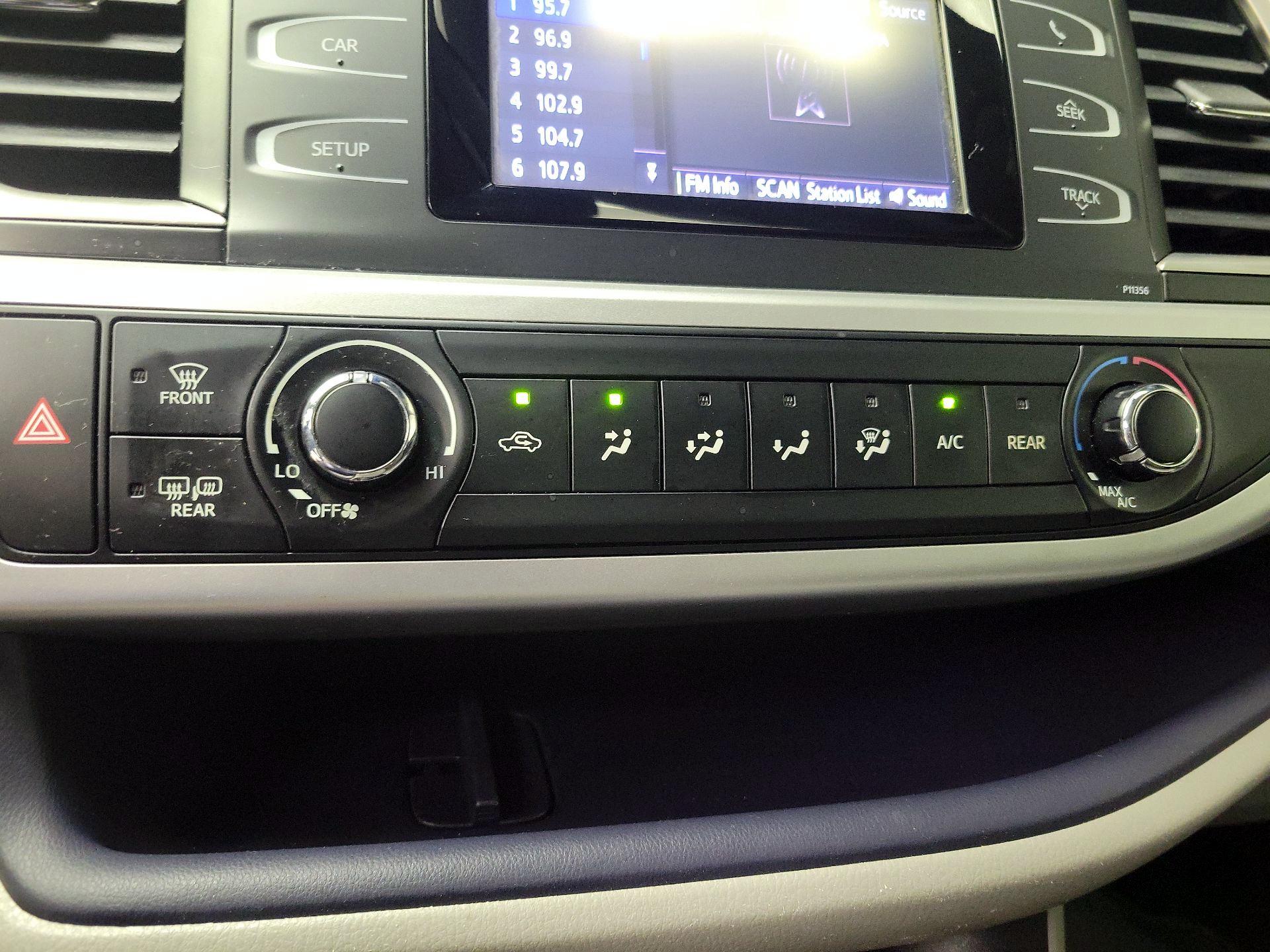 Thumbnail: 2018 Toyota Highlander - 16