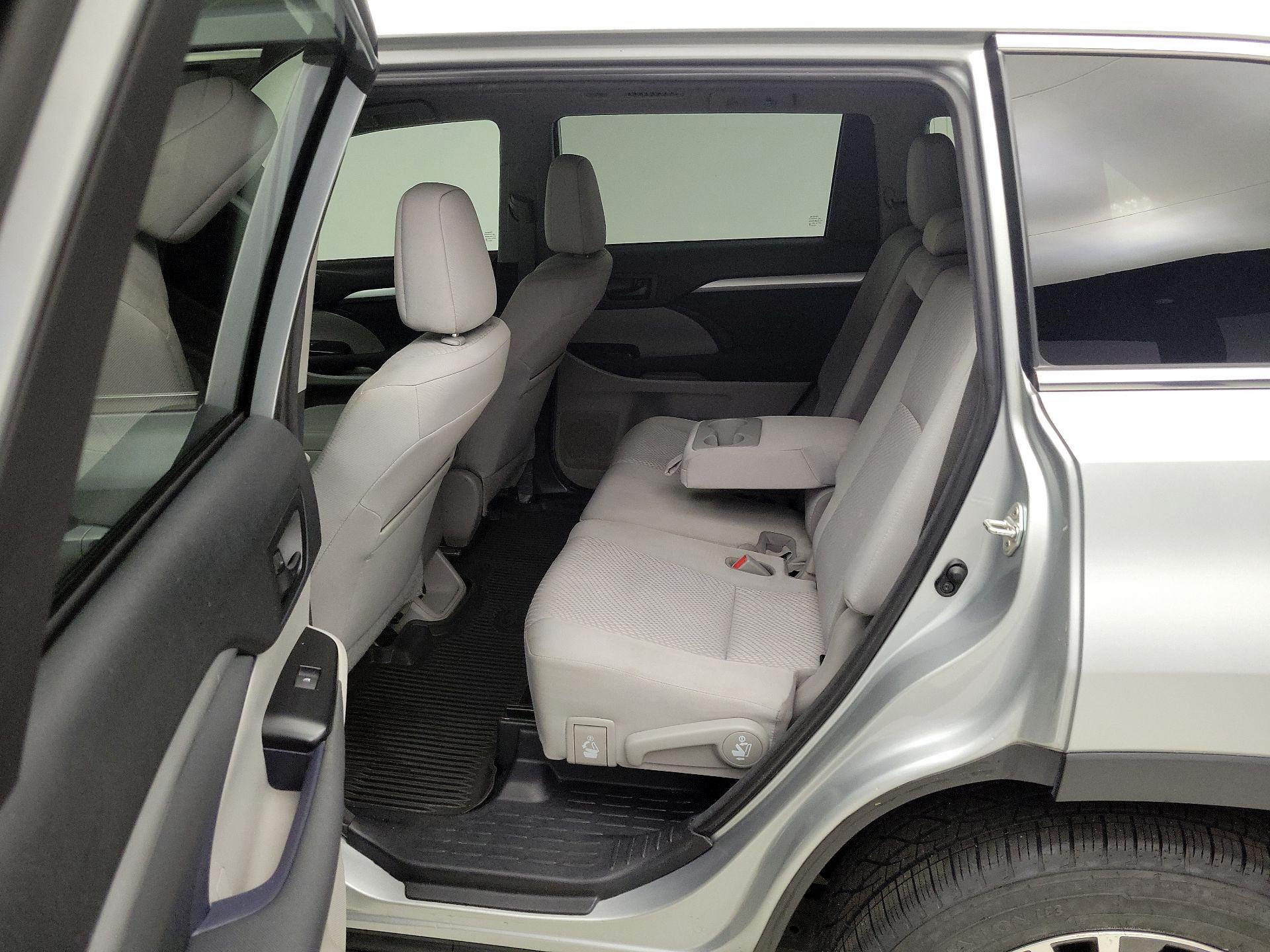 Thumbnail: 2018 Toyota Highlander - 19