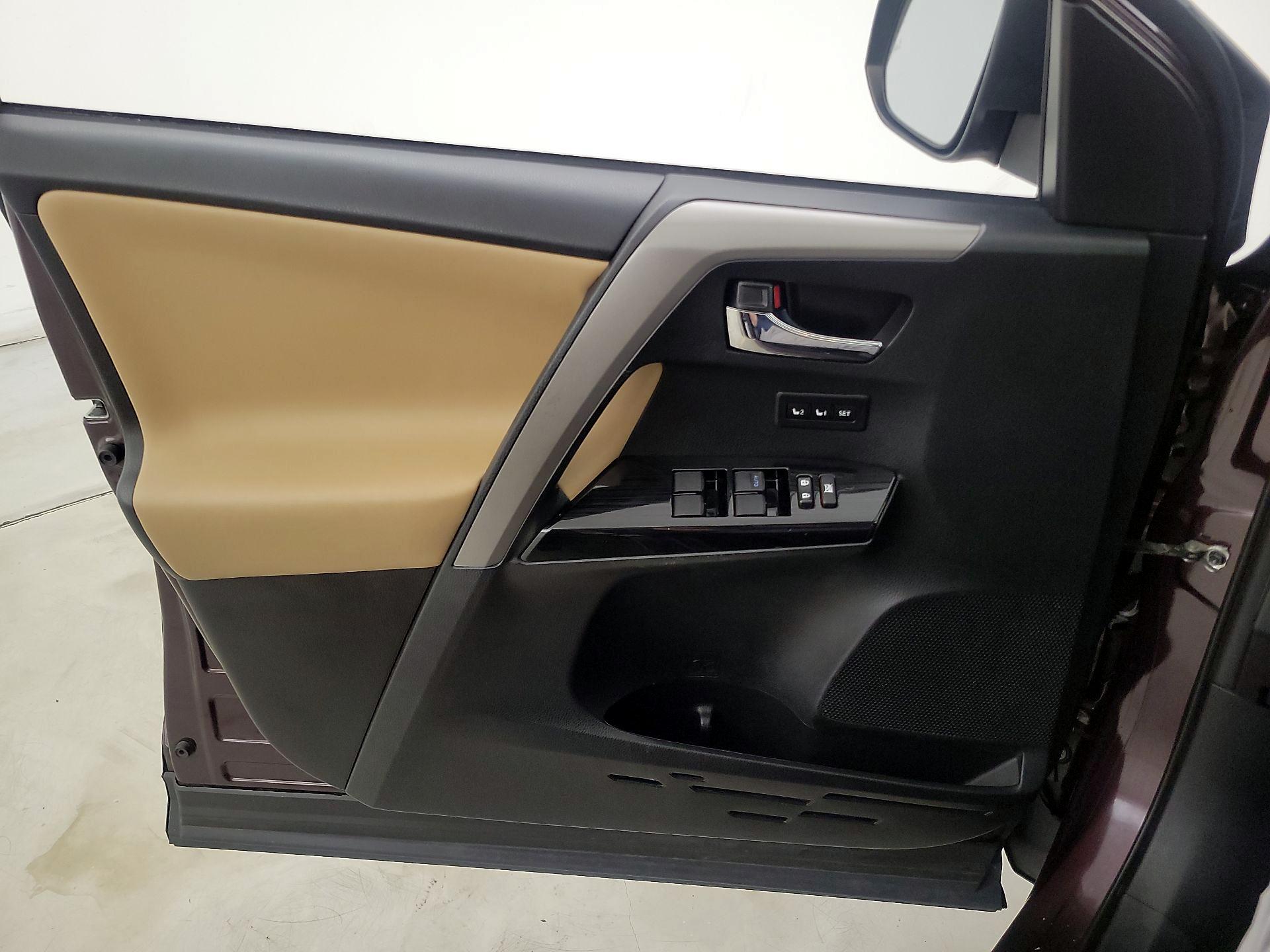 Thumbnail: 2017 Toyota RAV4 - 12