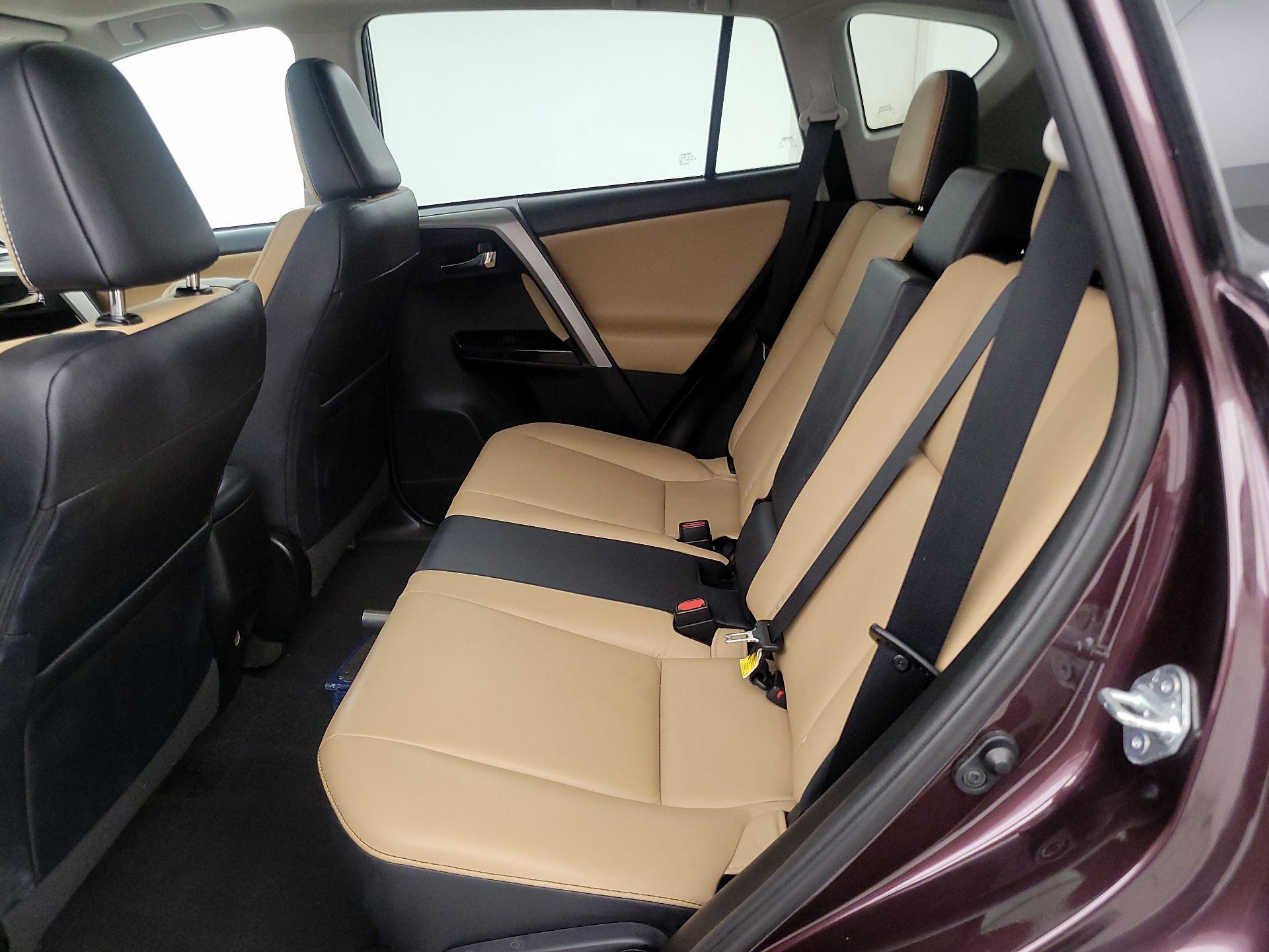 Thumbnail: 2017 Toyota RAV4 - 20