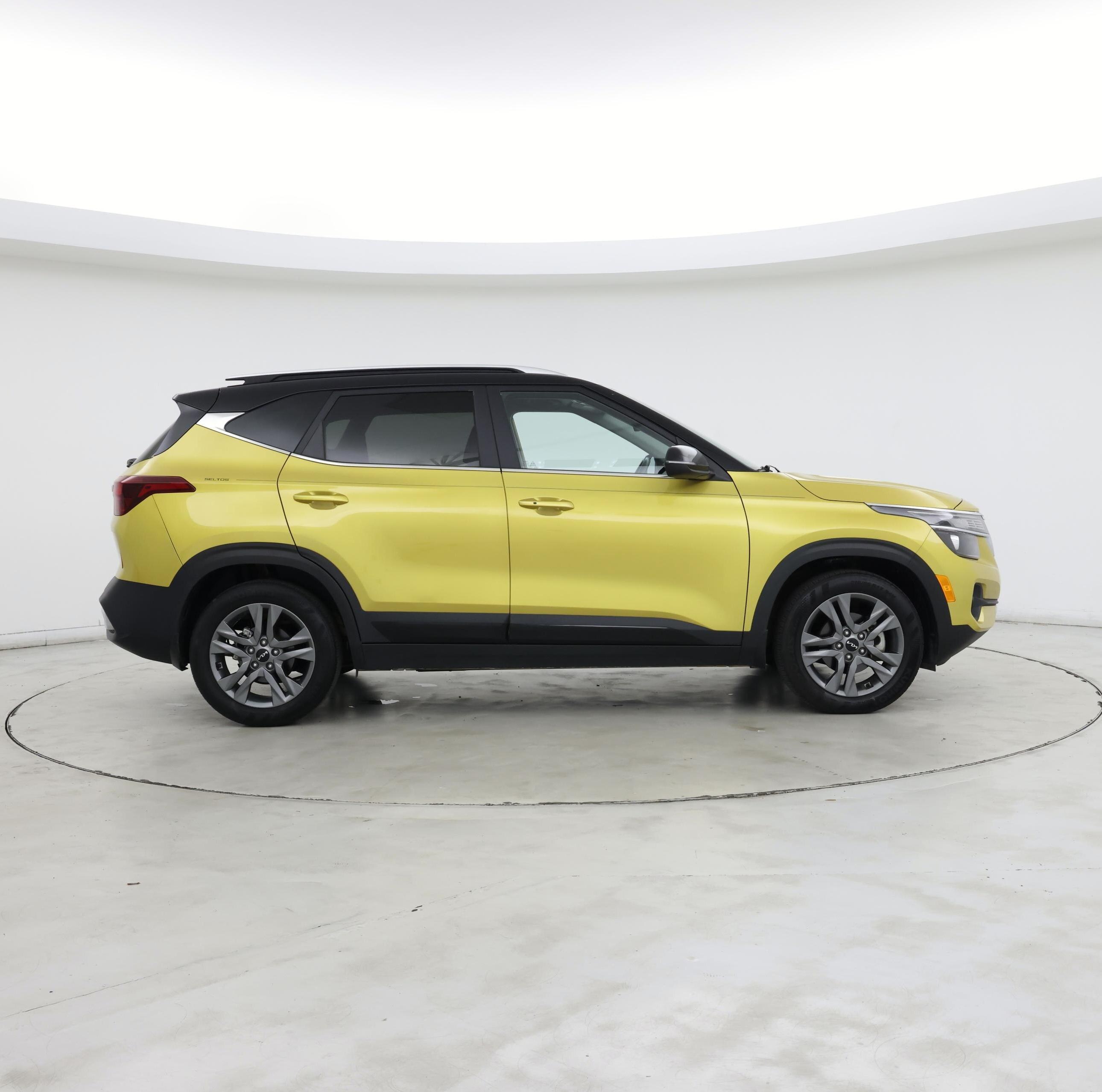 Thumbnail: 2023 Kia Seltos - 7