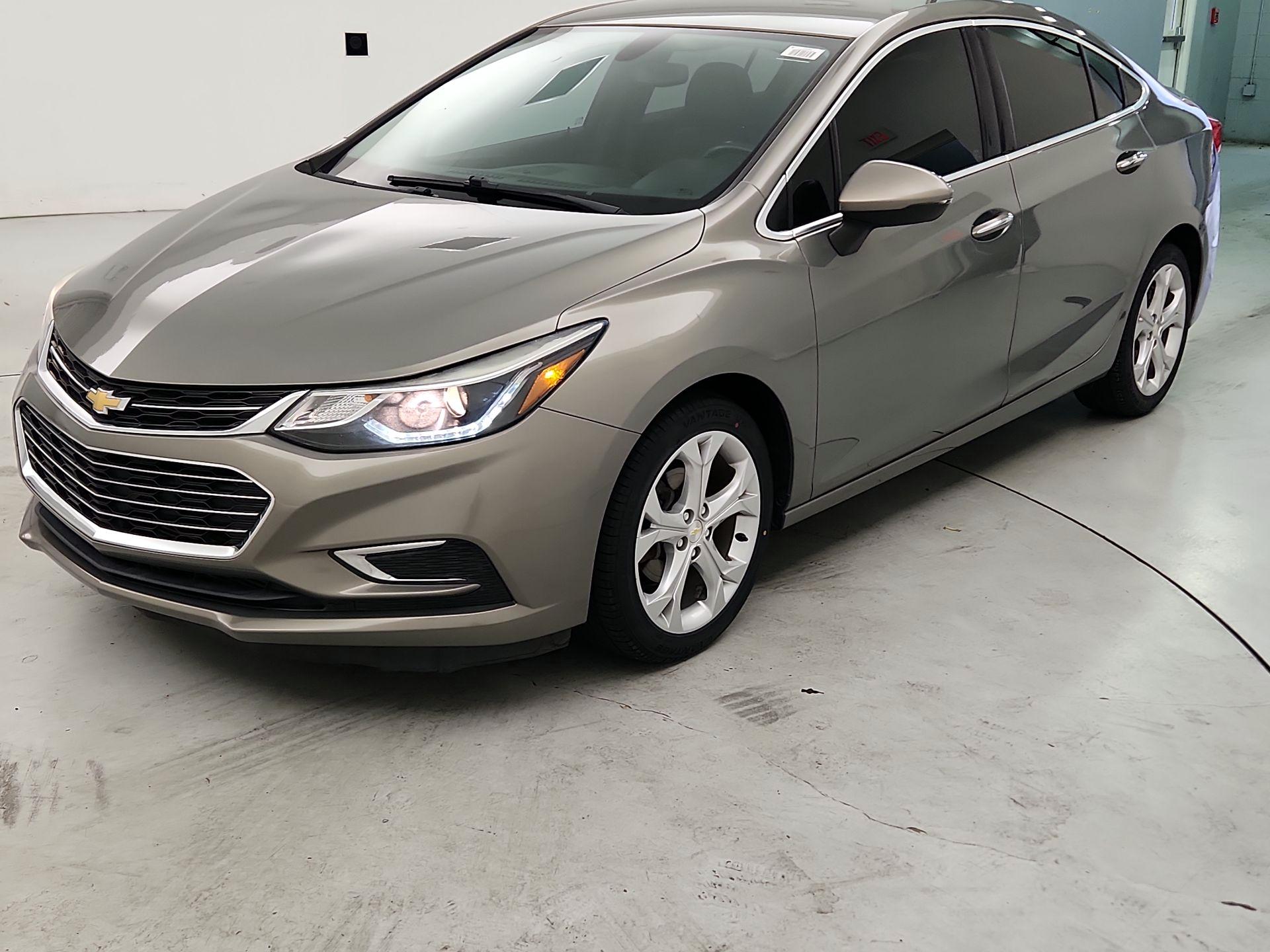 Thumbnail: 2017 Chevrolet Cruze - 3