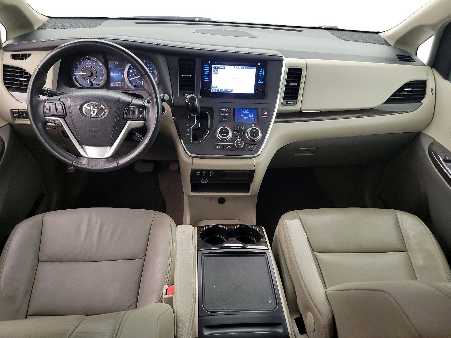 Thumbnail: 2017 Toyota Sienna - 9