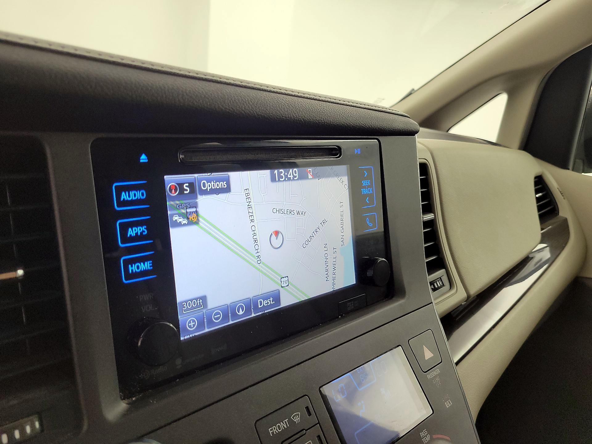 Thumbnail: 2017 Toyota Sienna - 14