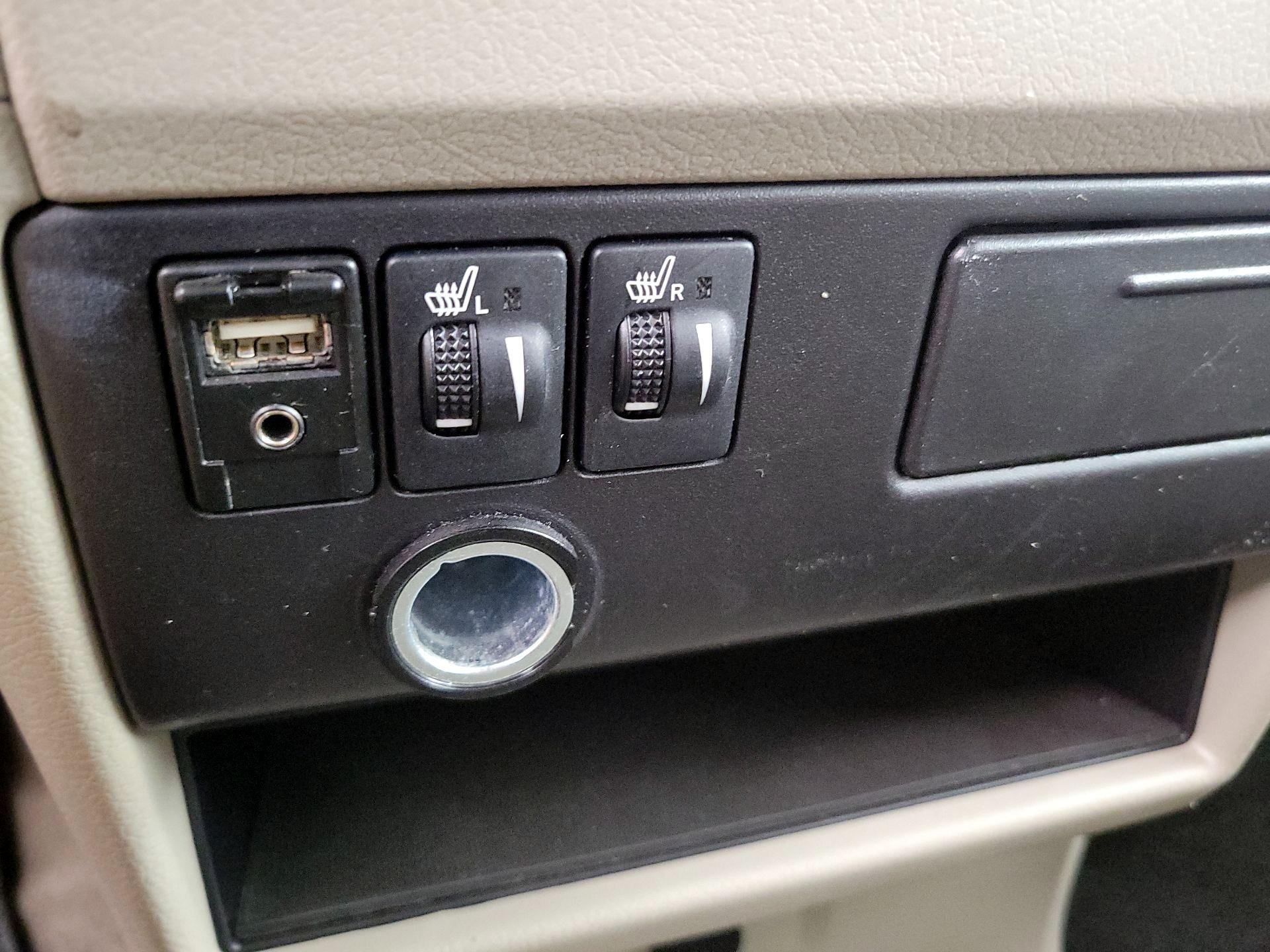 Thumbnail: 2017 Toyota Sienna - 19