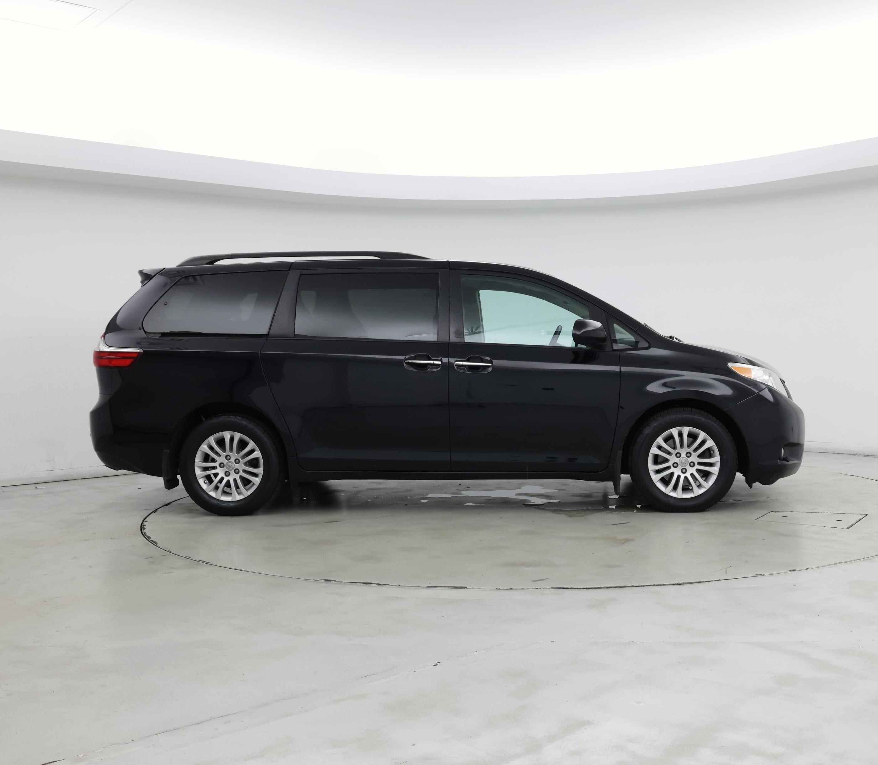 Thumbnail: 2017 Toyota Sienna - 7