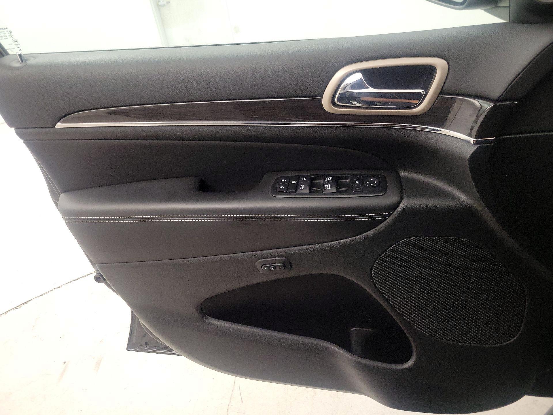 Thumbnail: 2015 Jeep Grand Cherokee - 12