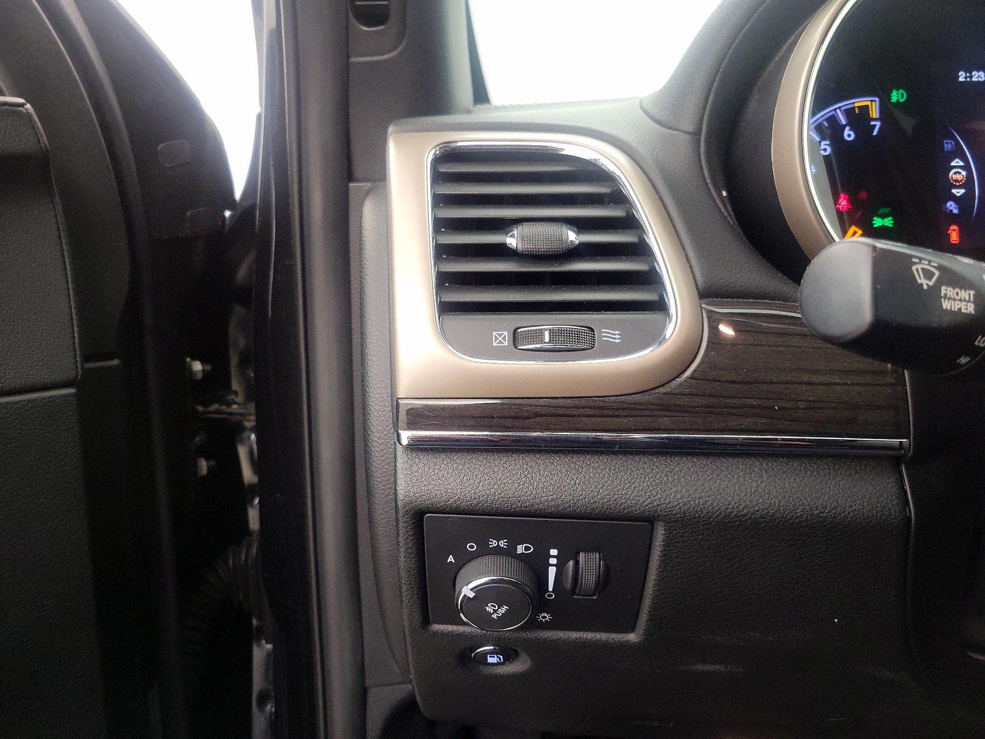 Thumbnail: 2015 Jeep Grand Cherokee - 13