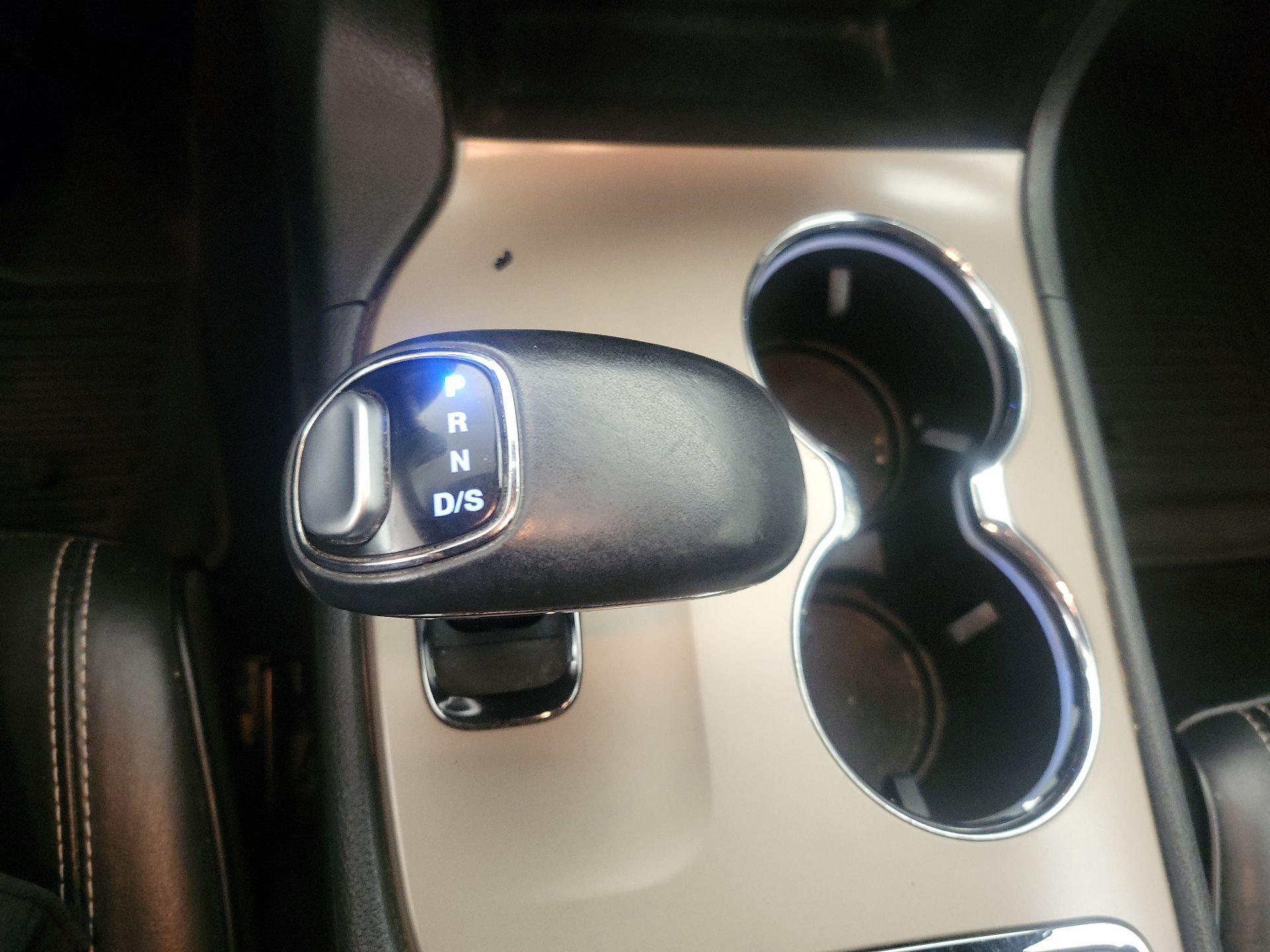 Thumbnail: 2015 Jeep Grand Cherokee - 17