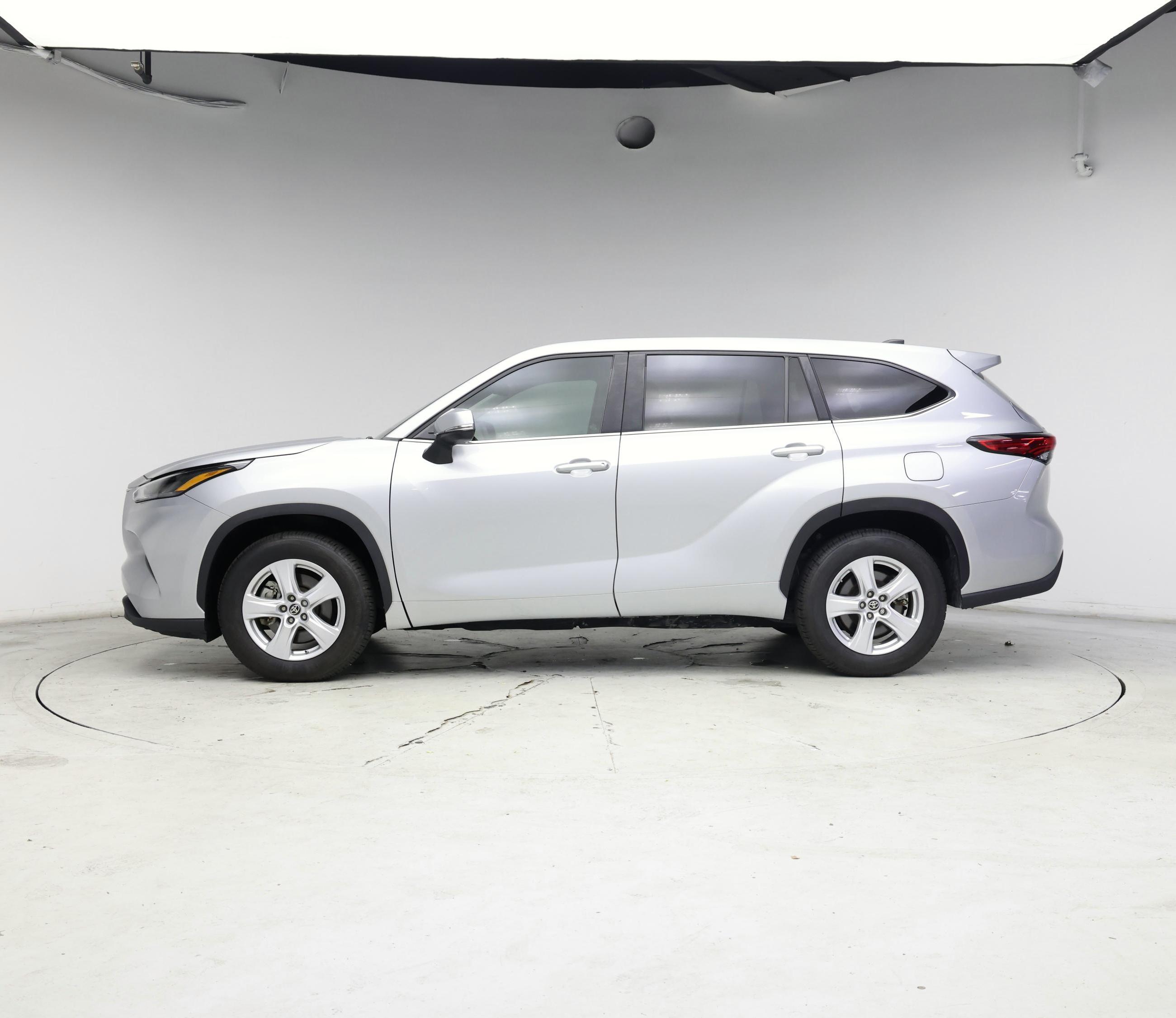 Thumbnail: 2023 Toyota Highlander - 3