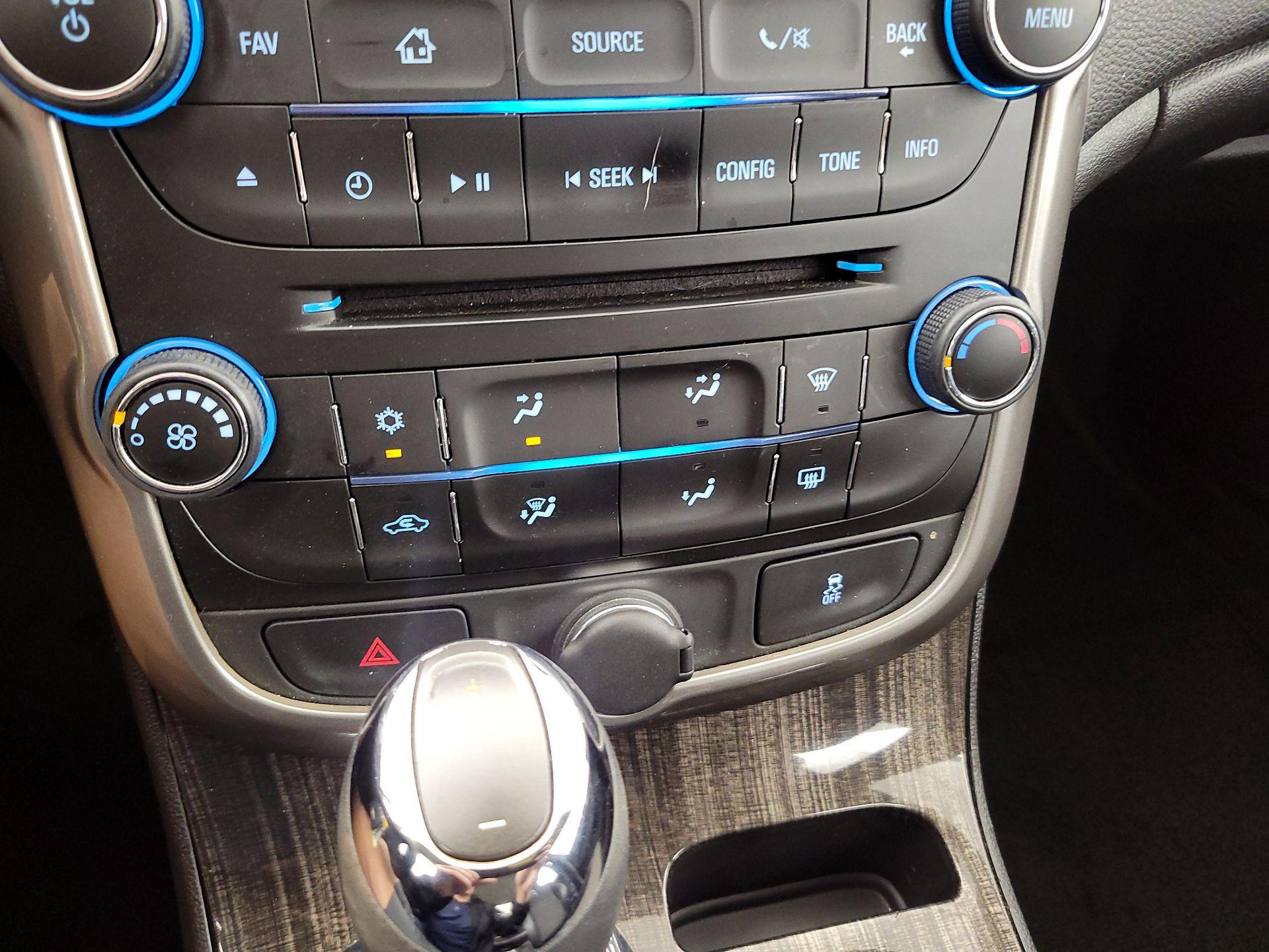Thumbnail: 2015 Chevrolet Malibu - 15