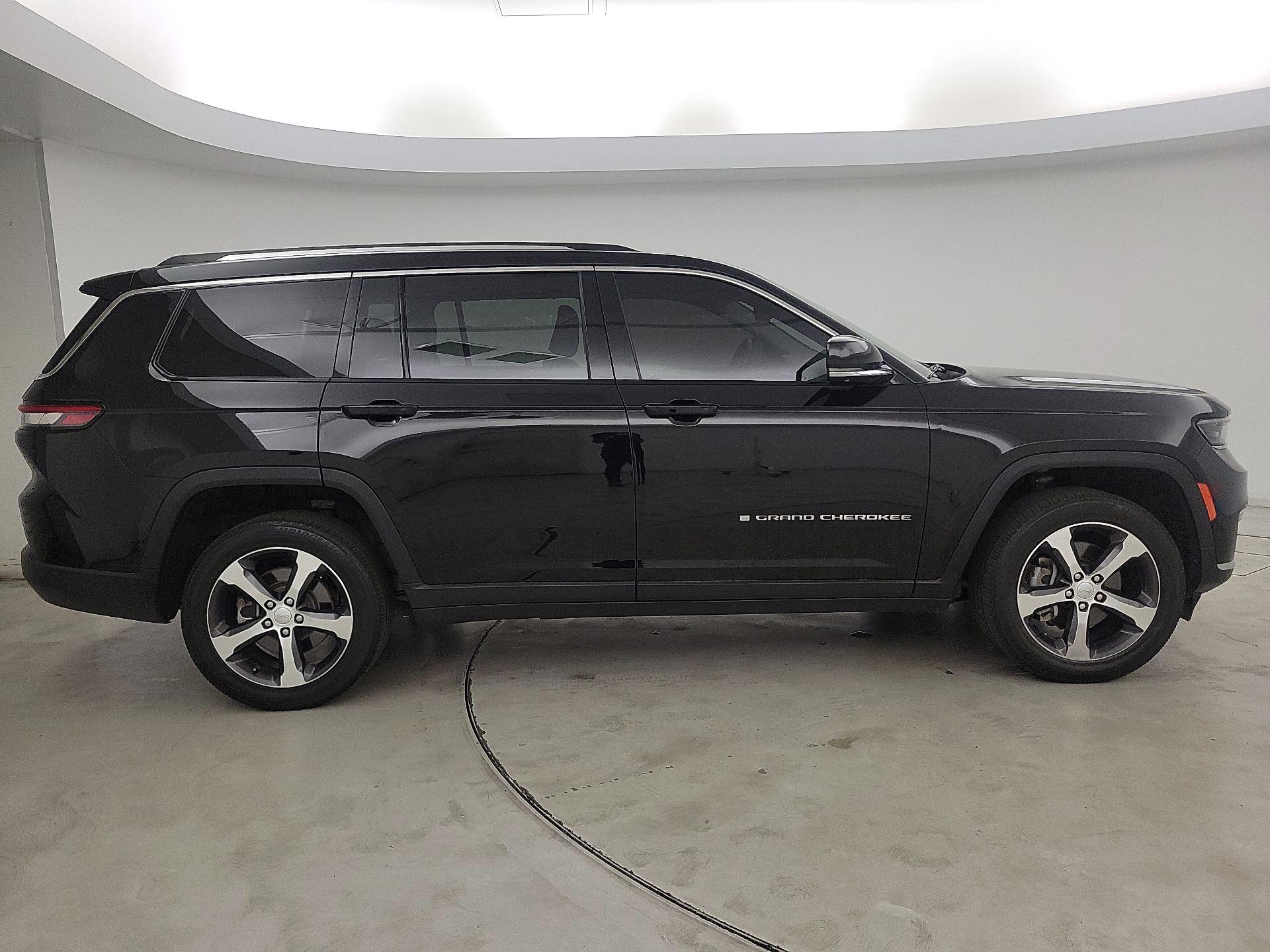 Thumbnail: 2023 Jeep Grand Cherokee L - 4