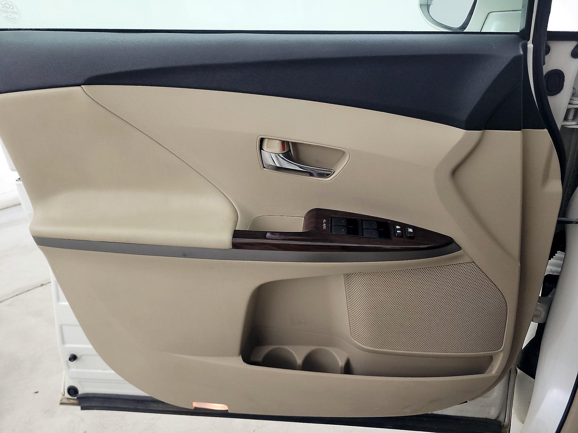 Thumbnail: 2014 Toyota Venza - 12