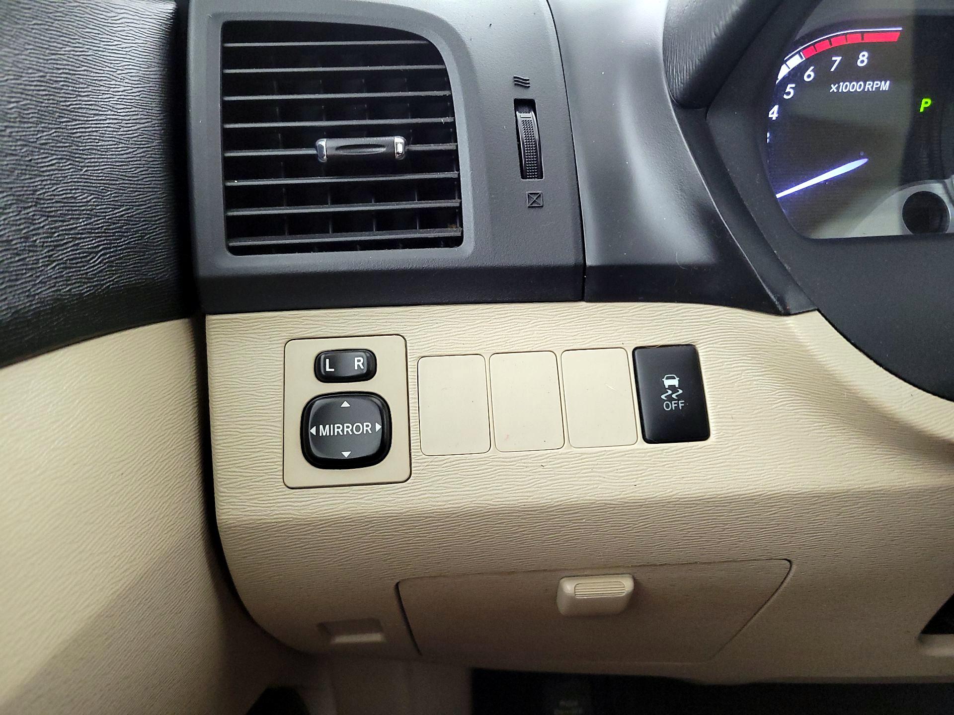Thumbnail: 2014 Toyota Venza - 13