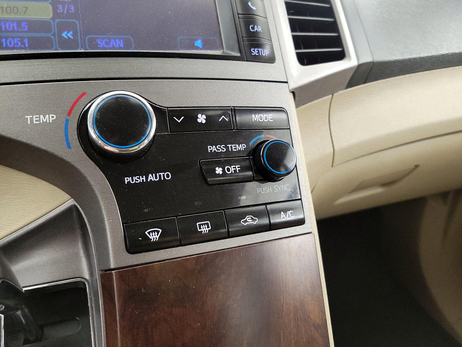 Thumbnail: 2014 Toyota Venza - 15