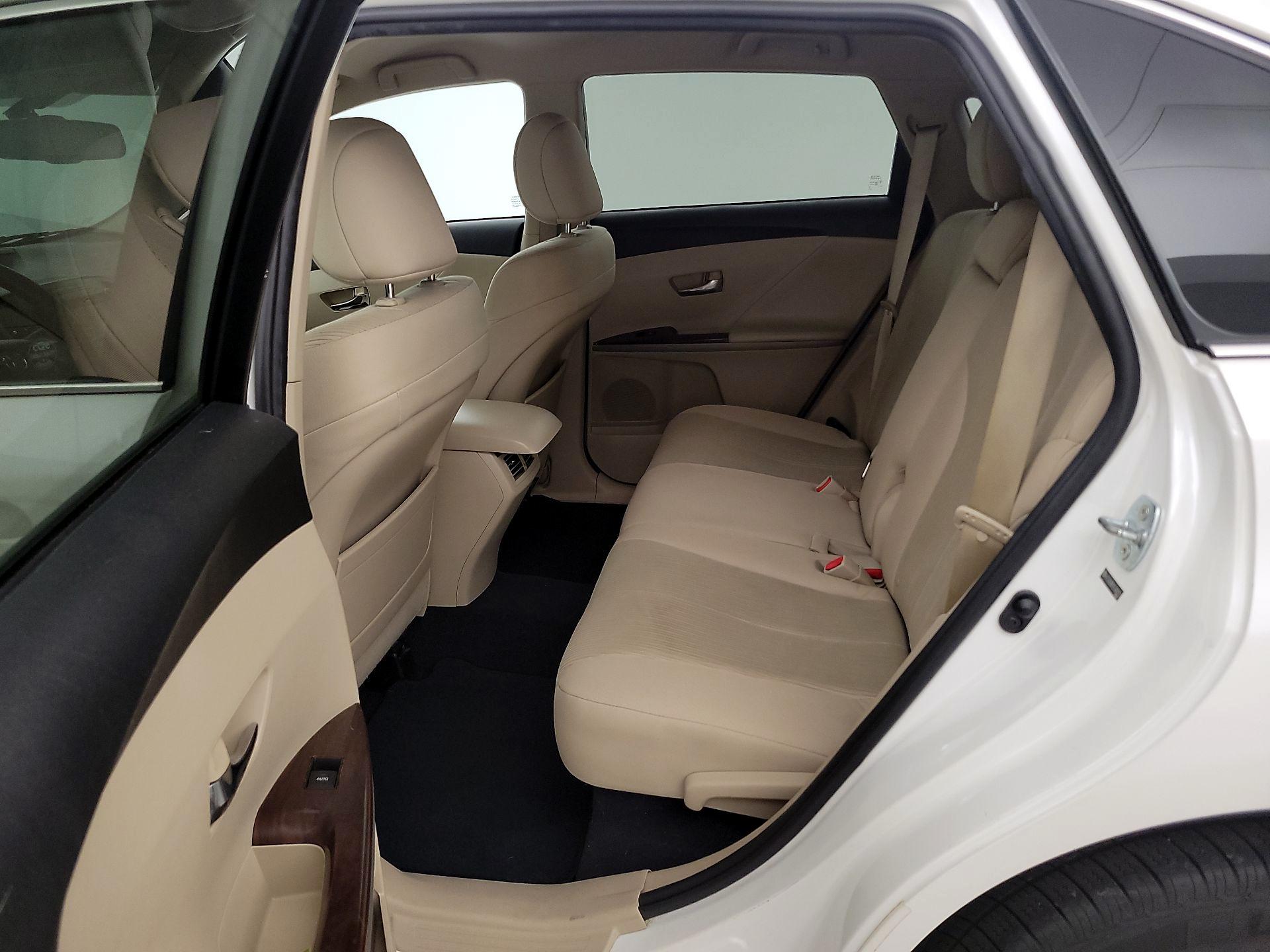 Thumbnail: 2014 Toyota Venza - 18