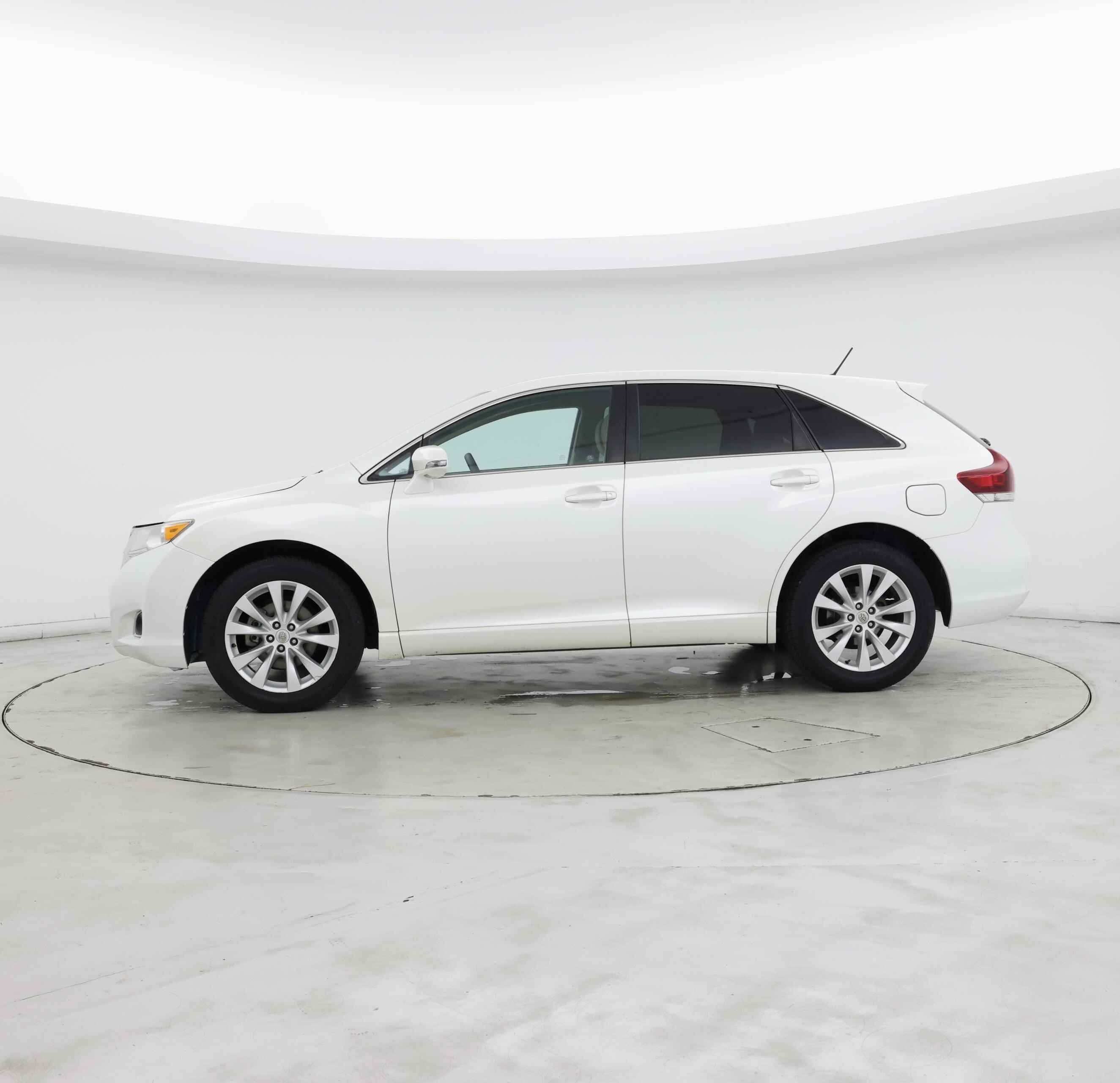 Thumbnail: 2014 Toyota Venza - 3