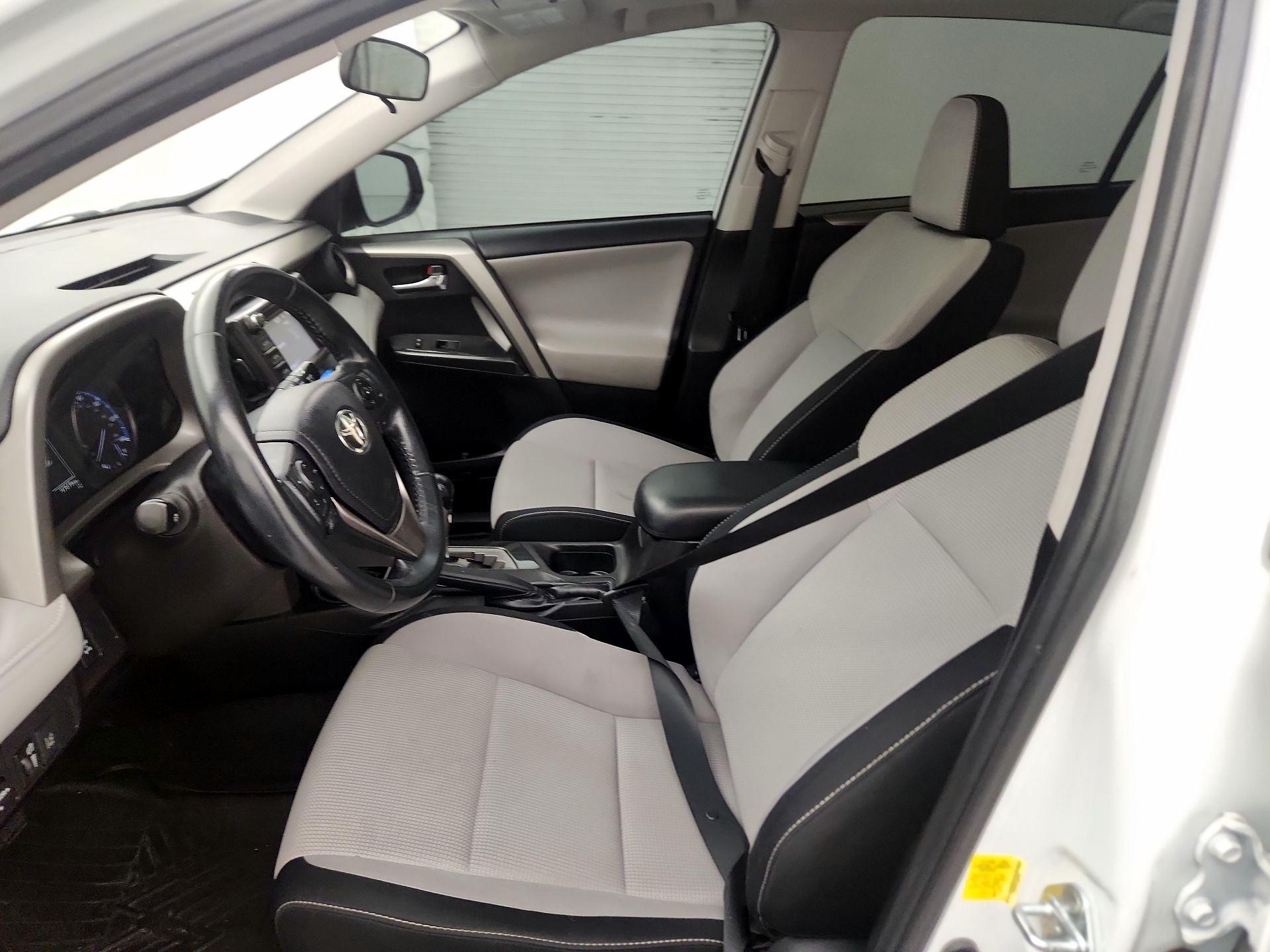 Thumbnail: 2018 Toyota RAV4 - 11