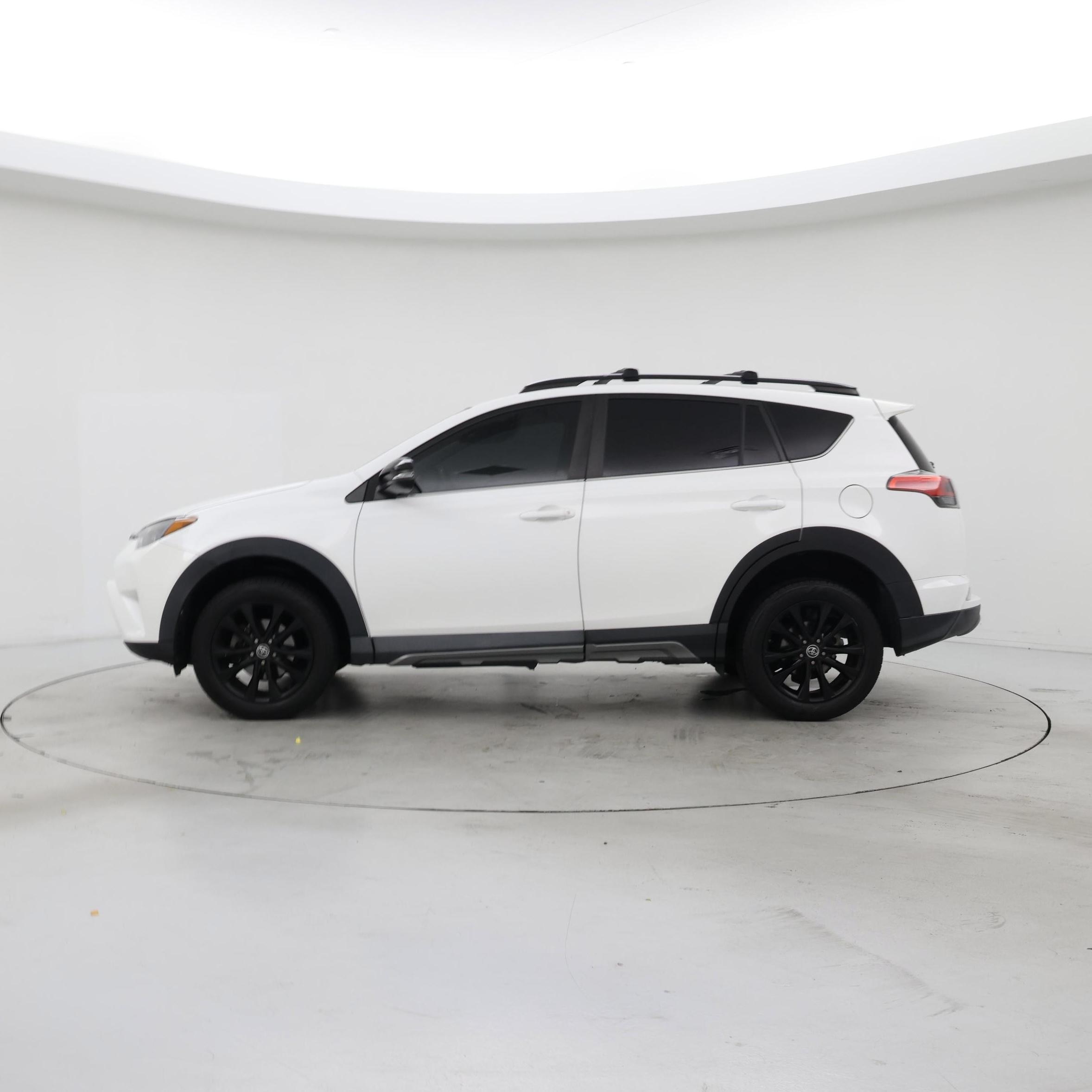 Thumbnail: 2018 Toyota RAV4 - 3