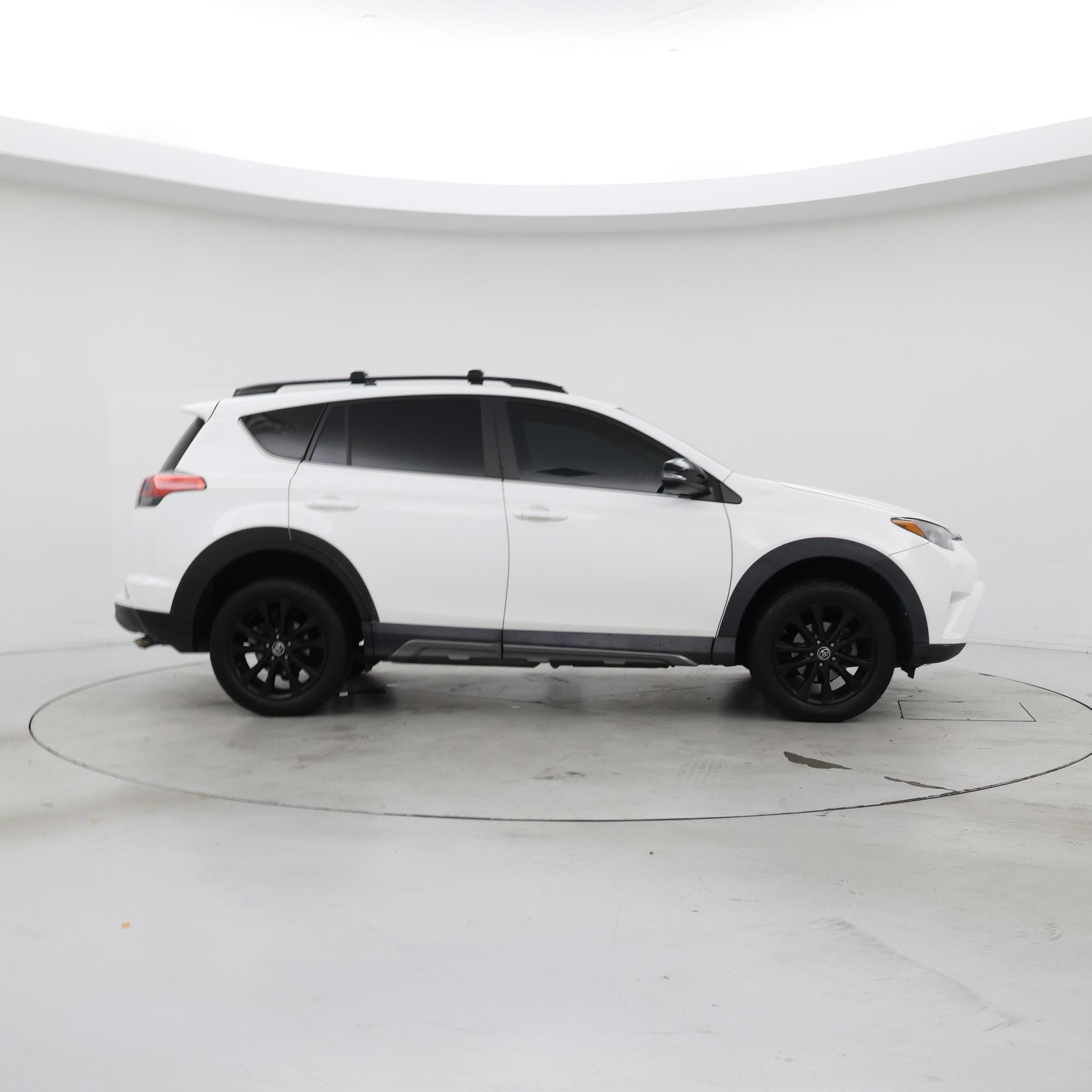 Thumbnail: 2018 Toyota RAV4 - 7