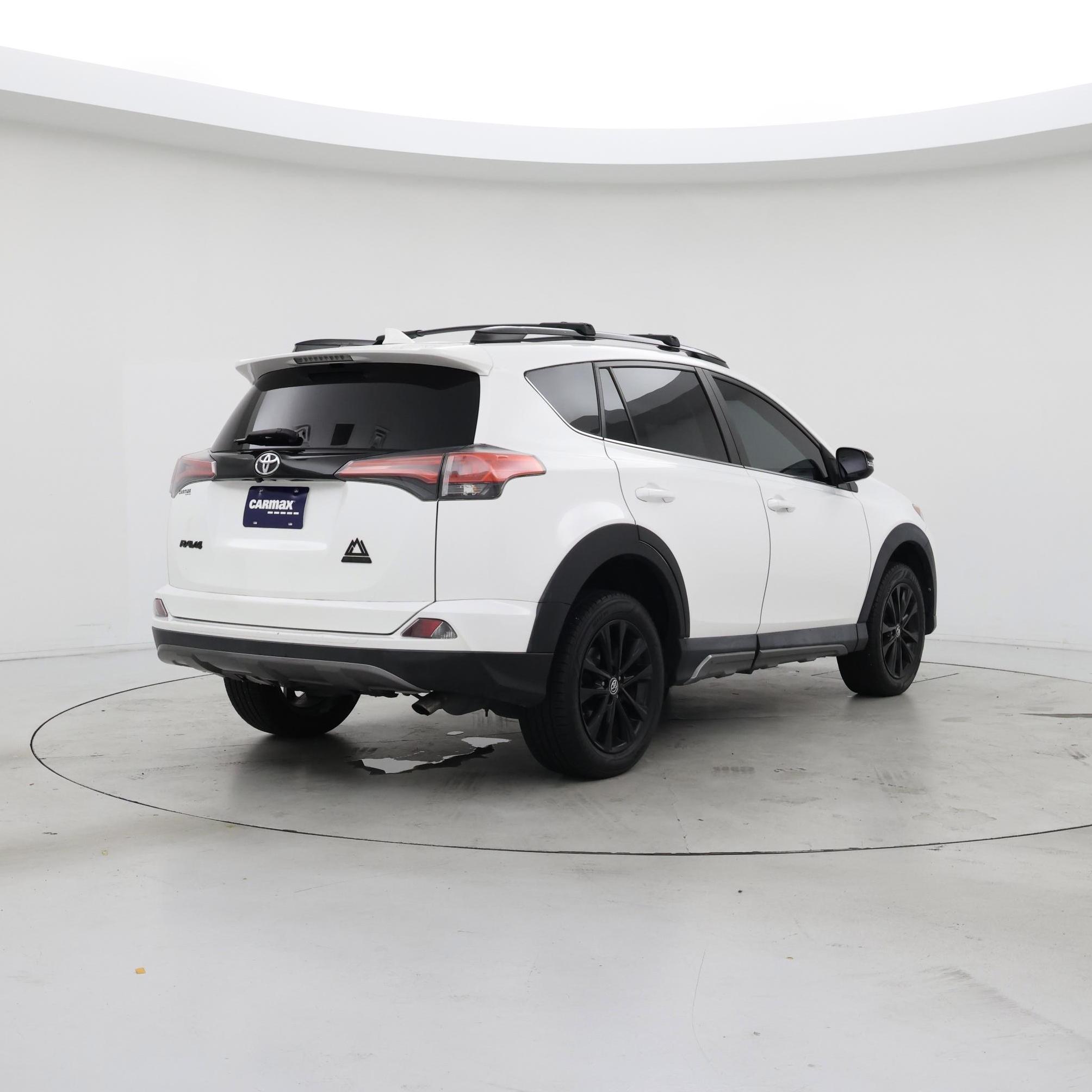 Thumbnail: 2018 Toyota RAV4 - 8