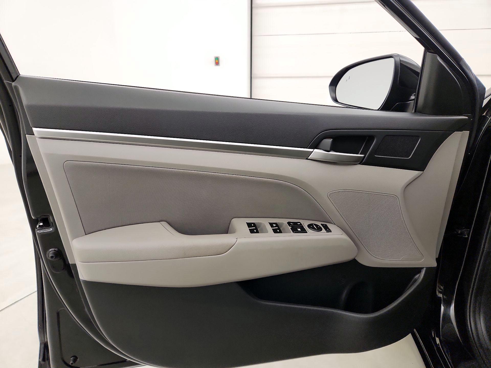 Thumbnail: 2020 Hyundai Elantra - 12