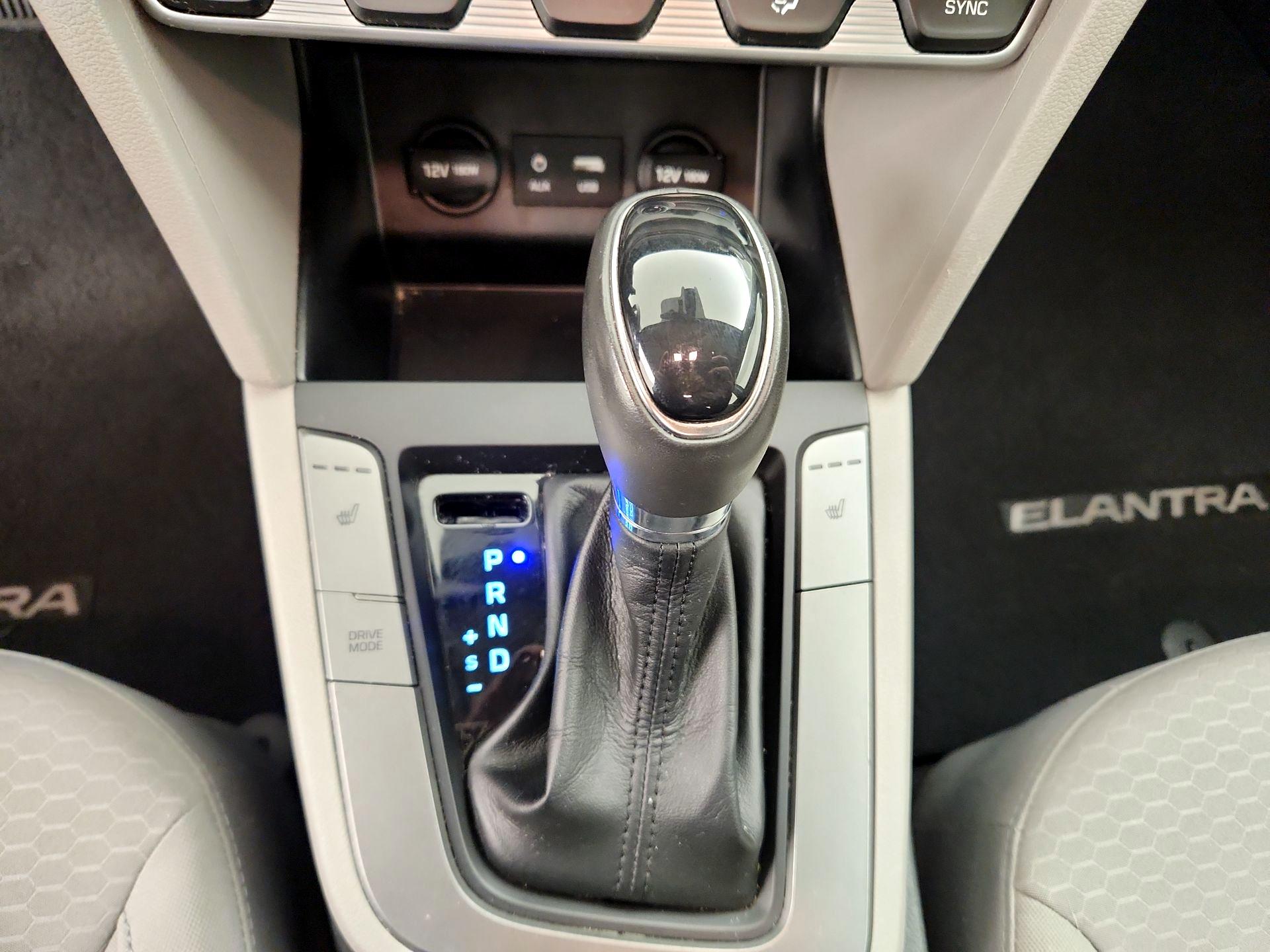Thumbnail: 2020 Hyundai Elantra - 17